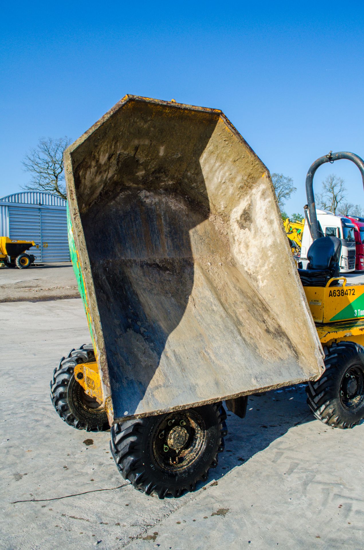 JCB 3 tonne swivel skip dumper Year: 2014 S/N: 09C9947 Recorded Hours: 1363 c/w V5 A638472 - Image 14 of 22