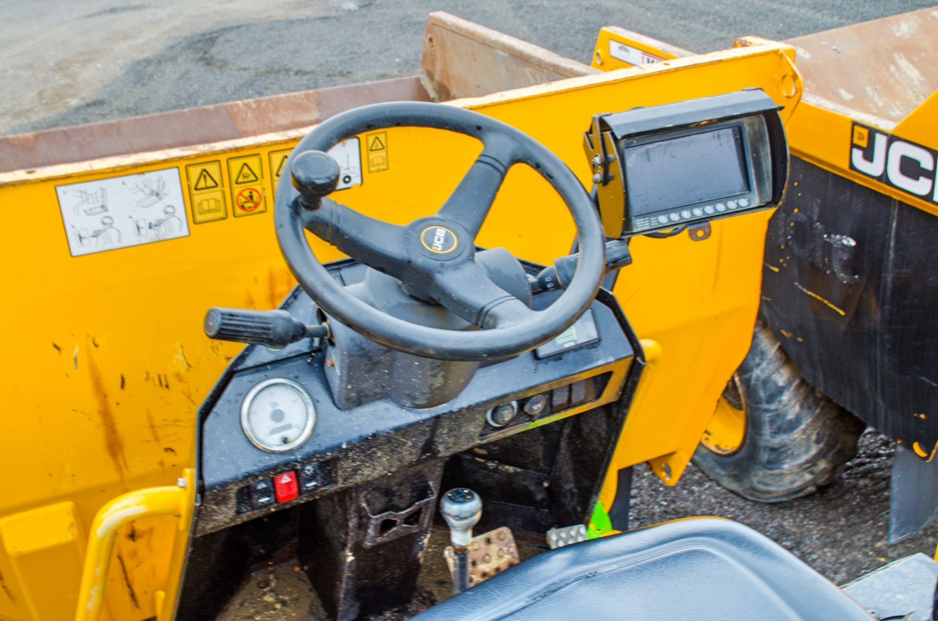JCB 9FT 9 tonne straight skip dumper  Year: 2018 S/N: 2780319 Recorded Hours: 2120 c/w camera system - Image 23 of 24