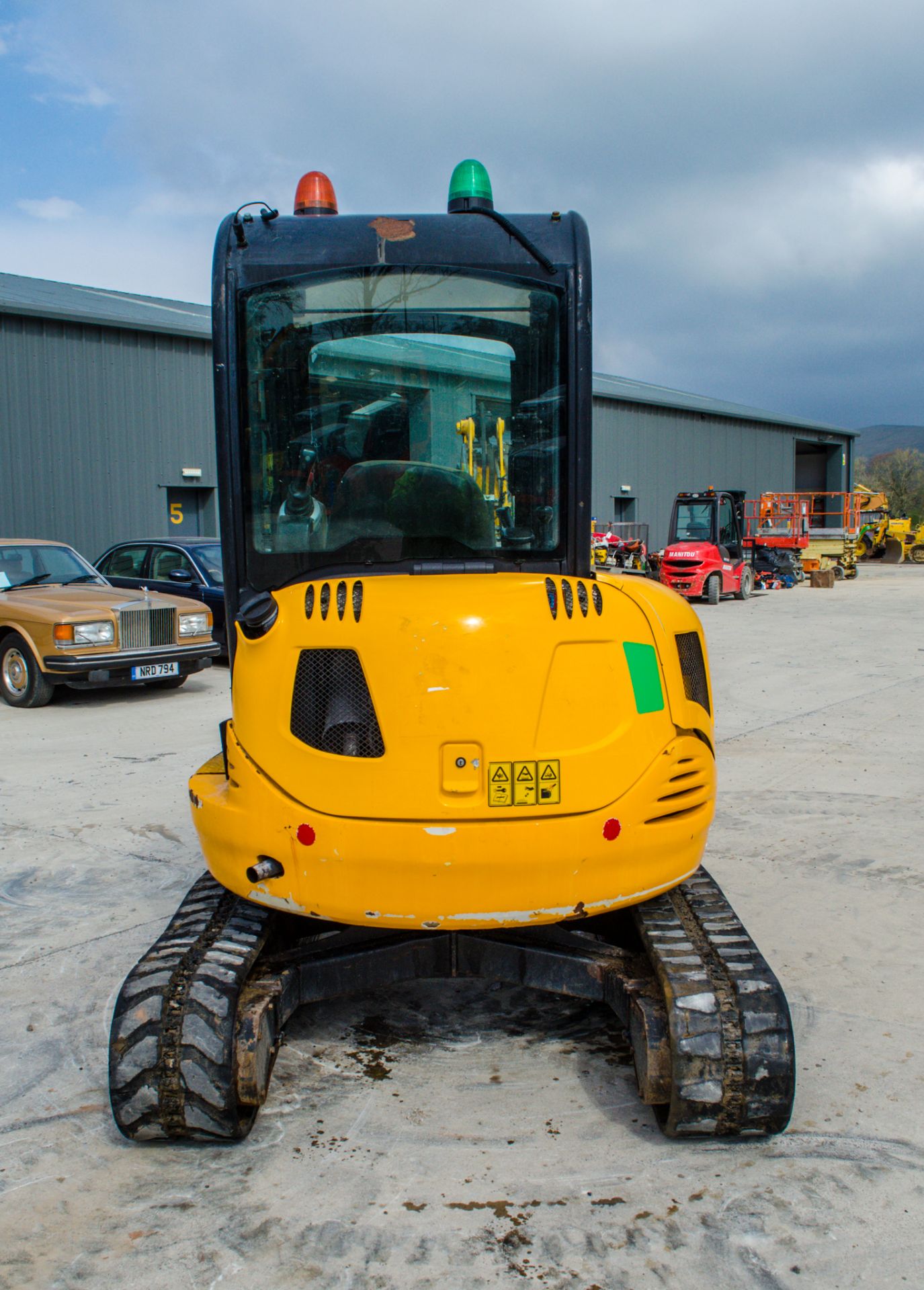 JCB 8030 ZTS 3 tonne rubber tracked mini excavator Year: 2015 S/N: 2432304 Recorded Hours: 2388 - Image 6 of 23