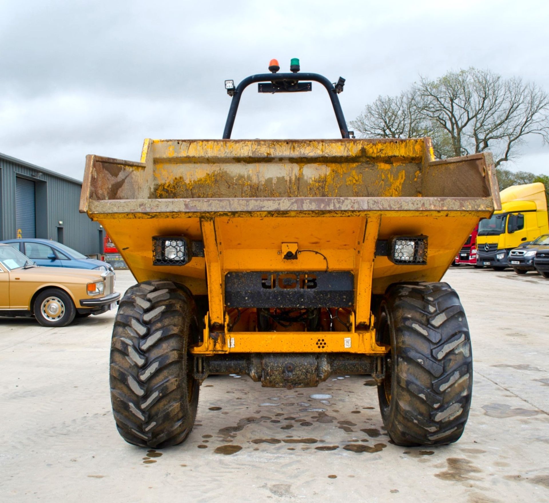 JCB 9FT 9 tonne straight skip dumper  Year: 2018 S/N: 2780155 Recorded Hours: 2269 c/w camera system - Image 5 of 24