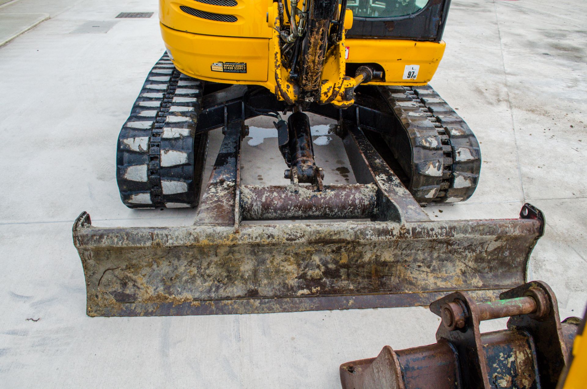 JCB 8055 RTS 5.5 tonne rubber tracked midi excavator Year: 2015 S/N: Z426175 Recorded Hours: 2881 - Image 15 of 23