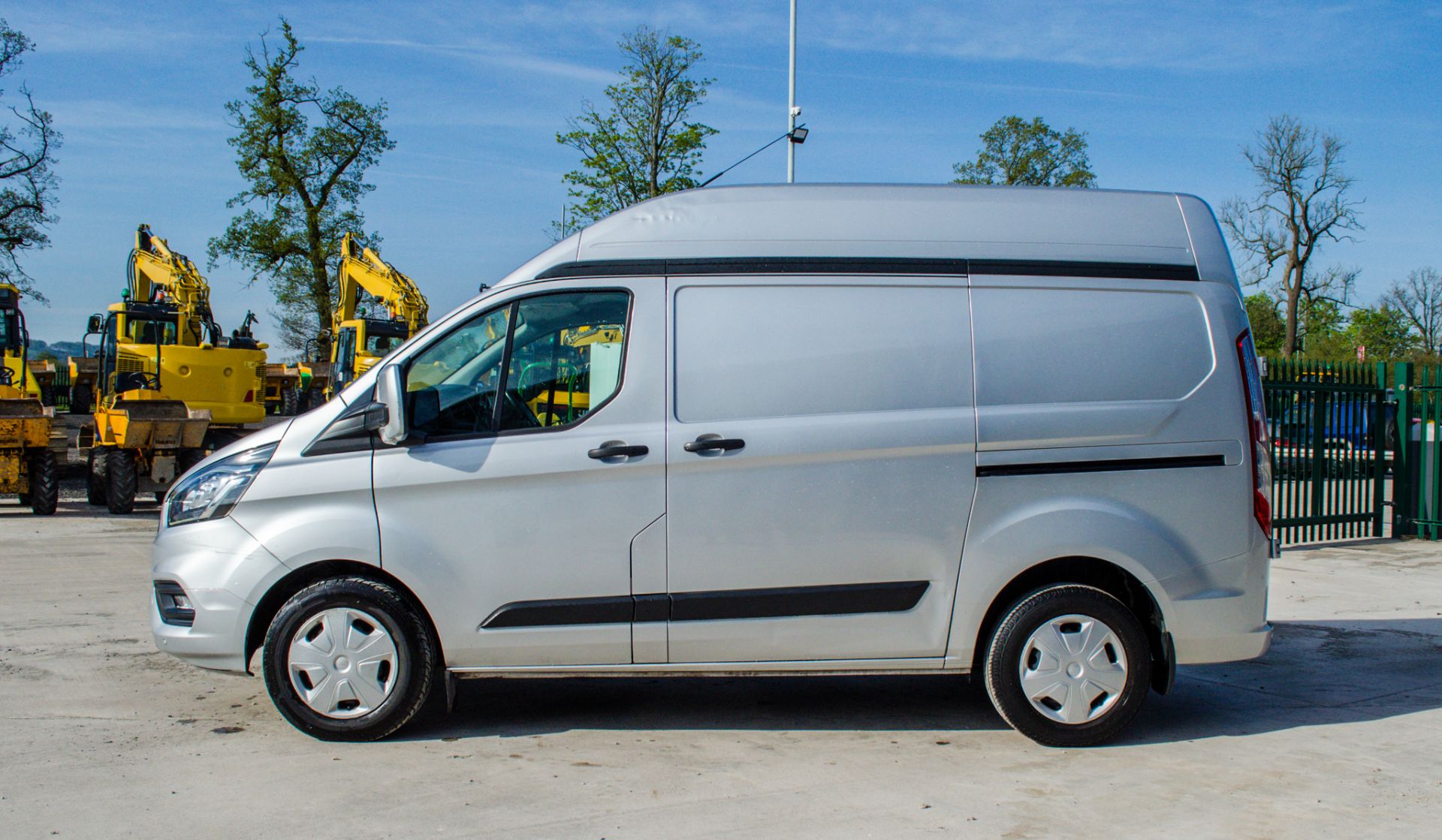 Ford Transit Custom 320 2.0 Hi-Roof panel van  Air Conditioning Registration Number: BN68 UBA Date - Image 6 of 31