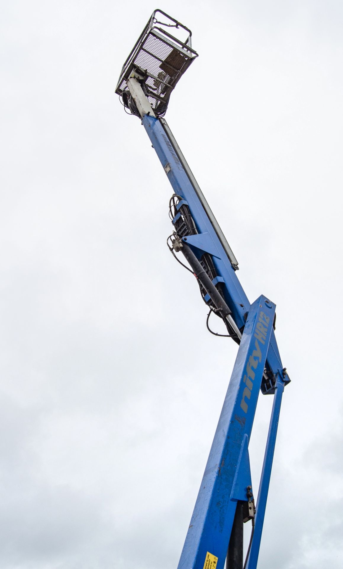 Nifty HR12 diesel/battery electric articulated boom access platform Year: 2011 S/N: 1220892 HYP175 - Image 10 of 13