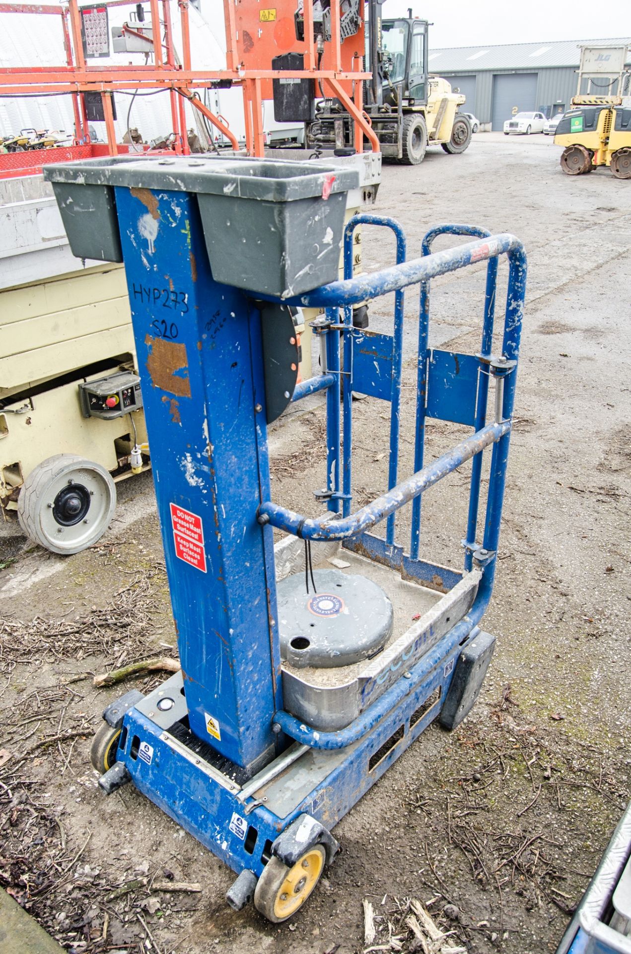 Power Tower Peco Lift manual vertical mast access platform HYP273 ** Lifting wheel dismantled ** - Image 2 of 4