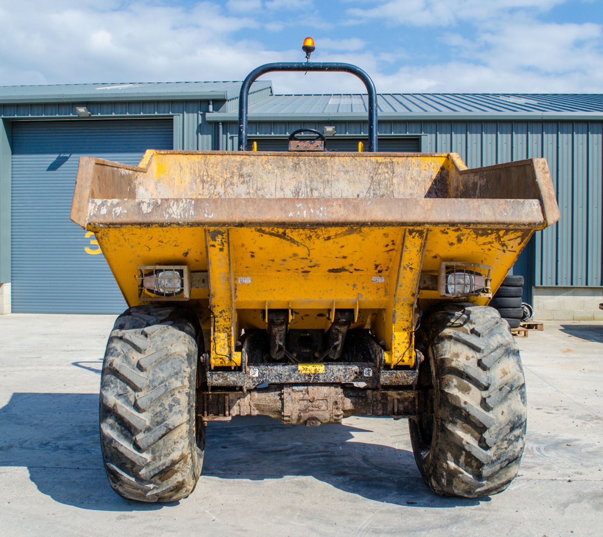 JCB 9 tonne straight skip dumper Year: 2016 S/N: RM0979 Recorded Hours: 1493 c/w V5 A751600 - Image 5 of 21