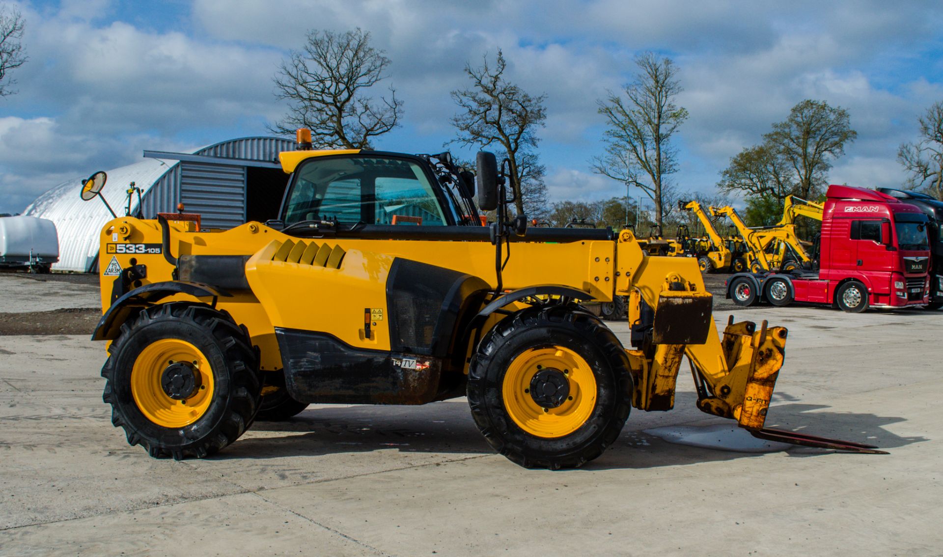 JCB 533-105 10.5 metre telescopic handler  Year: 2017 S/N: 2567198 Recorded Hours: 2072 c/w camera - Image 8 of 27