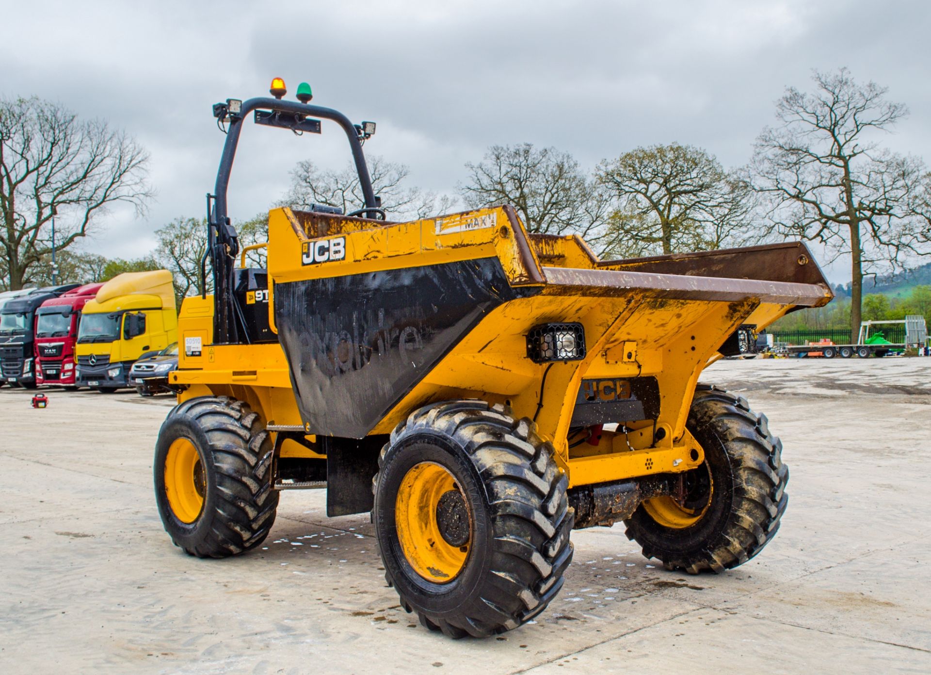 JCB 9FT 9 tonne straight skip dumper  Year: 2018 S/N: 2780319 Recorded Hours: 2120 c/w camera system - Image 2 of 24