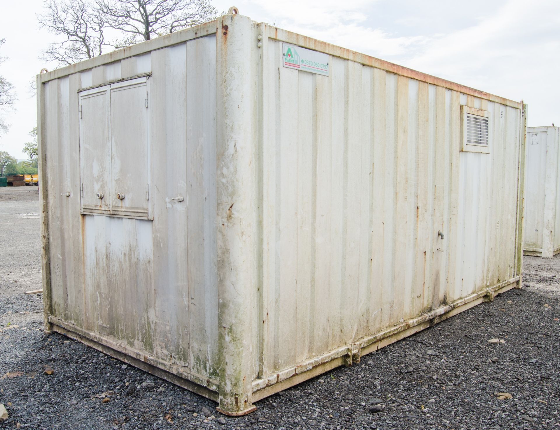 18 ft x 9 ft steel anti vandal welfare site unit Comprising of: canteen area, drying room, - Image 4 of 10