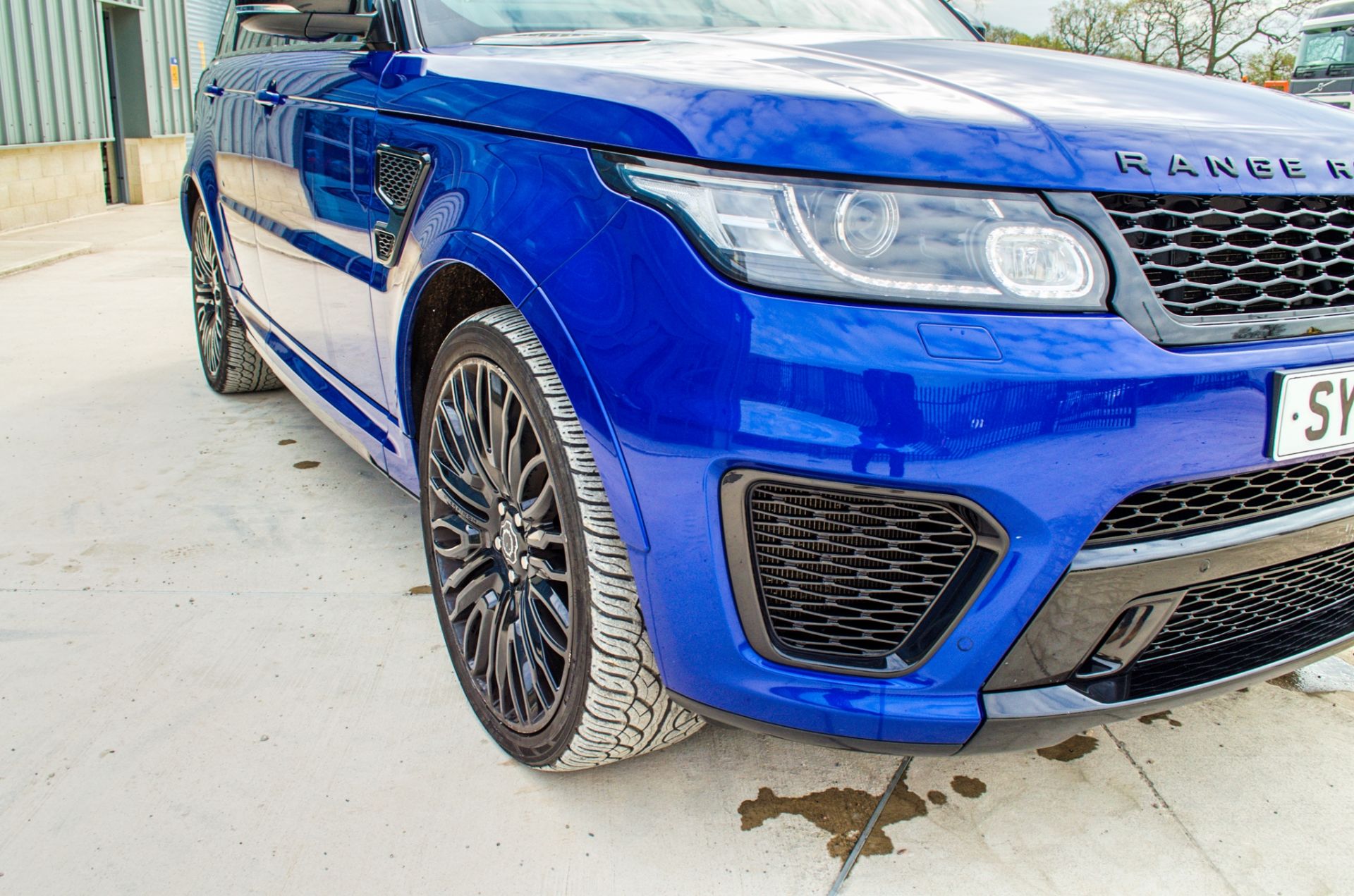 Range Rover Sport SVR V8 supercharged 5.0 petrol SUV  Registration Number: SY15VEV Date of - Image 18 of 42