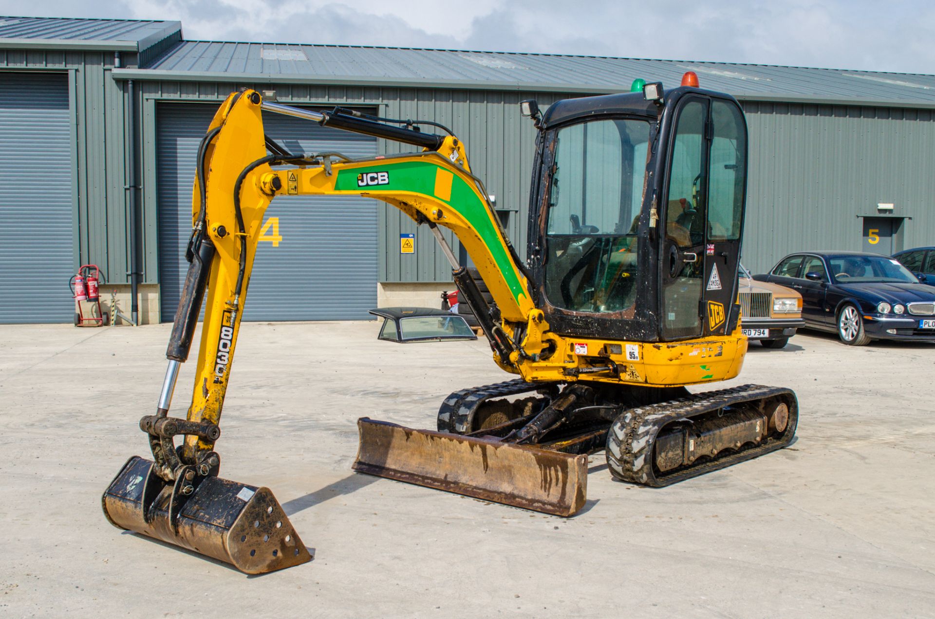 JCB 8030 ZTS 3 tonne rubber tracked mini excavator Year: 2015 S/N: 2432304 Recorded Hours: 2388
