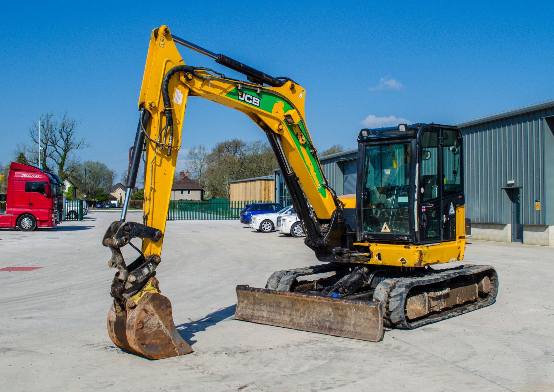 JCB 85Z-1 8.5 tonne rubber tracked midi excavator Year: 2014 S/N: 2248795 Recorded Hours: 5006