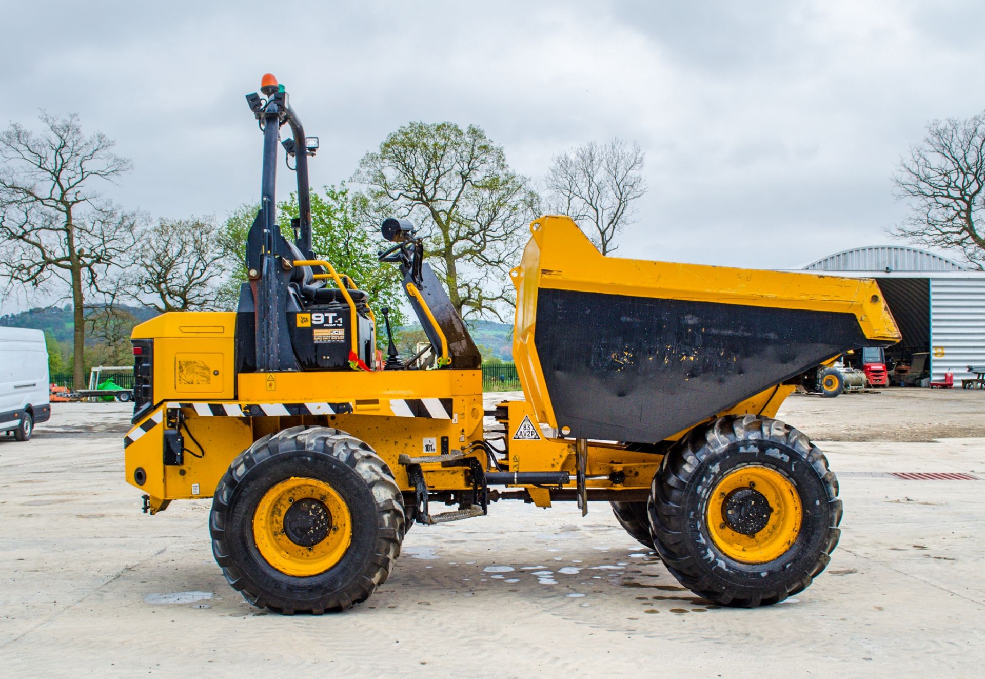 JCB 9FT 9 tonne straight skip dumper  Year: 2018 S/N: 2780155 Recorded Hours: 2269 c/w camera system - Image 7 of 24