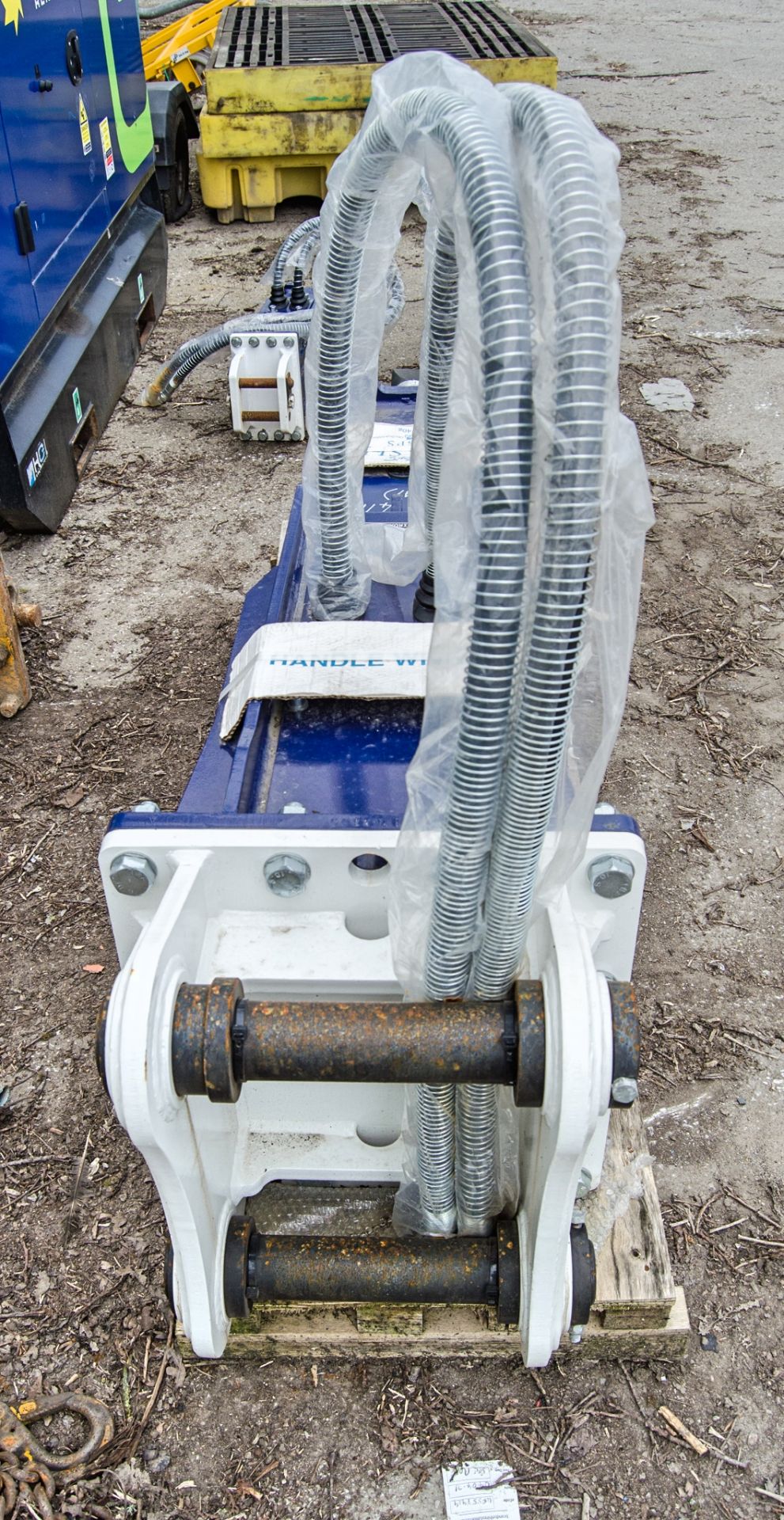 Hirox HDX30 hydraulic breaker to suit 10 to 15 tonne excavator Pin diameter: 65mm Pin centres: 380mm - Image 3 of 4