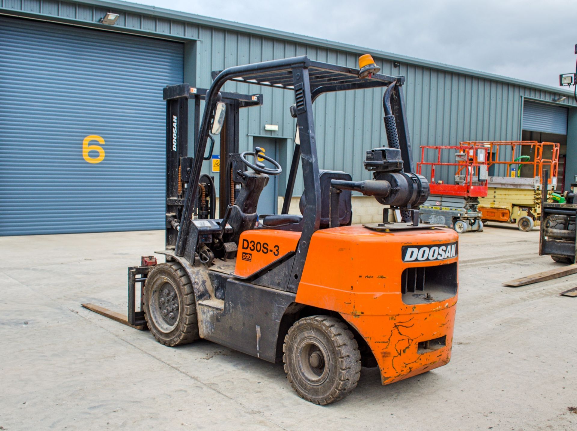 Doosan D30S-3 3 tonne diesel driven fork lift  Year: 2007 S/N: 4748 Recorded Hours: Not - Image 4 of 18
