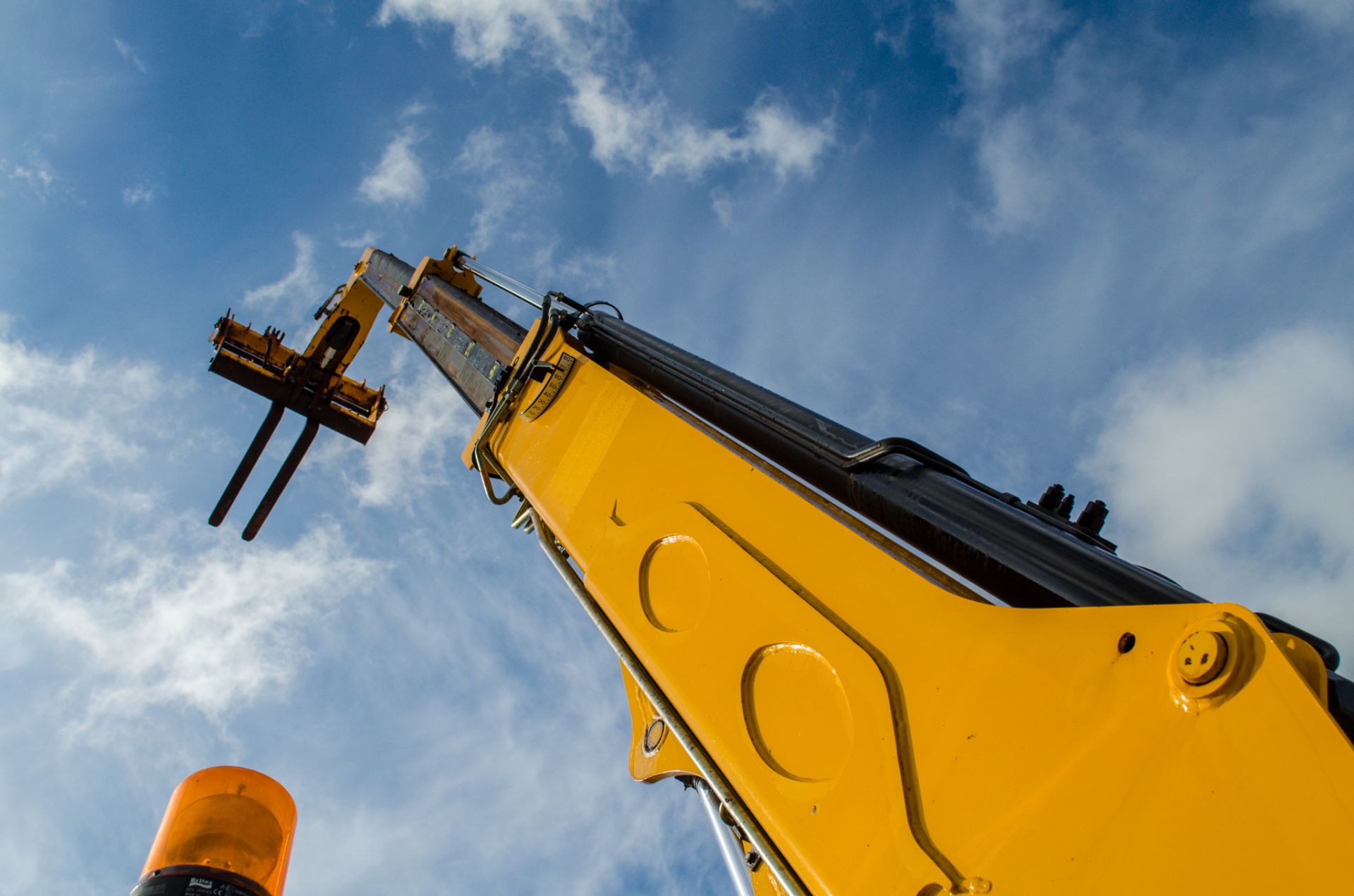 JCB 533-105 10.5 metre telescopic handler  Year: 2017 S/N: 2567198 Recorded Hours: 2072 c/w camera - Image 17 of 27