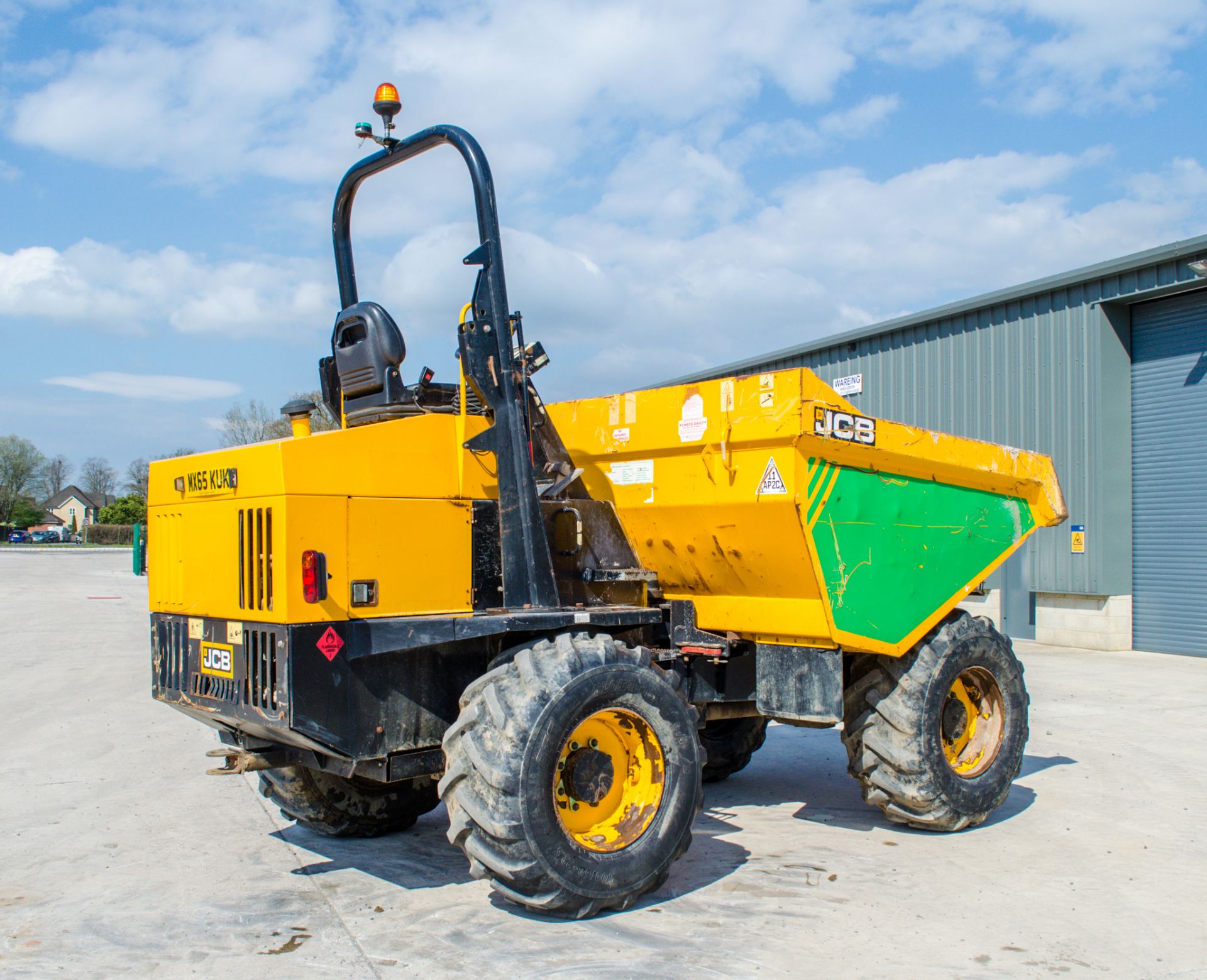 JCB 9 tonne straight skip dumper Year: 2016 S/N: RM0979 Recorded Hours: 1493 c/w V5 A751600 - Image 4 of 21