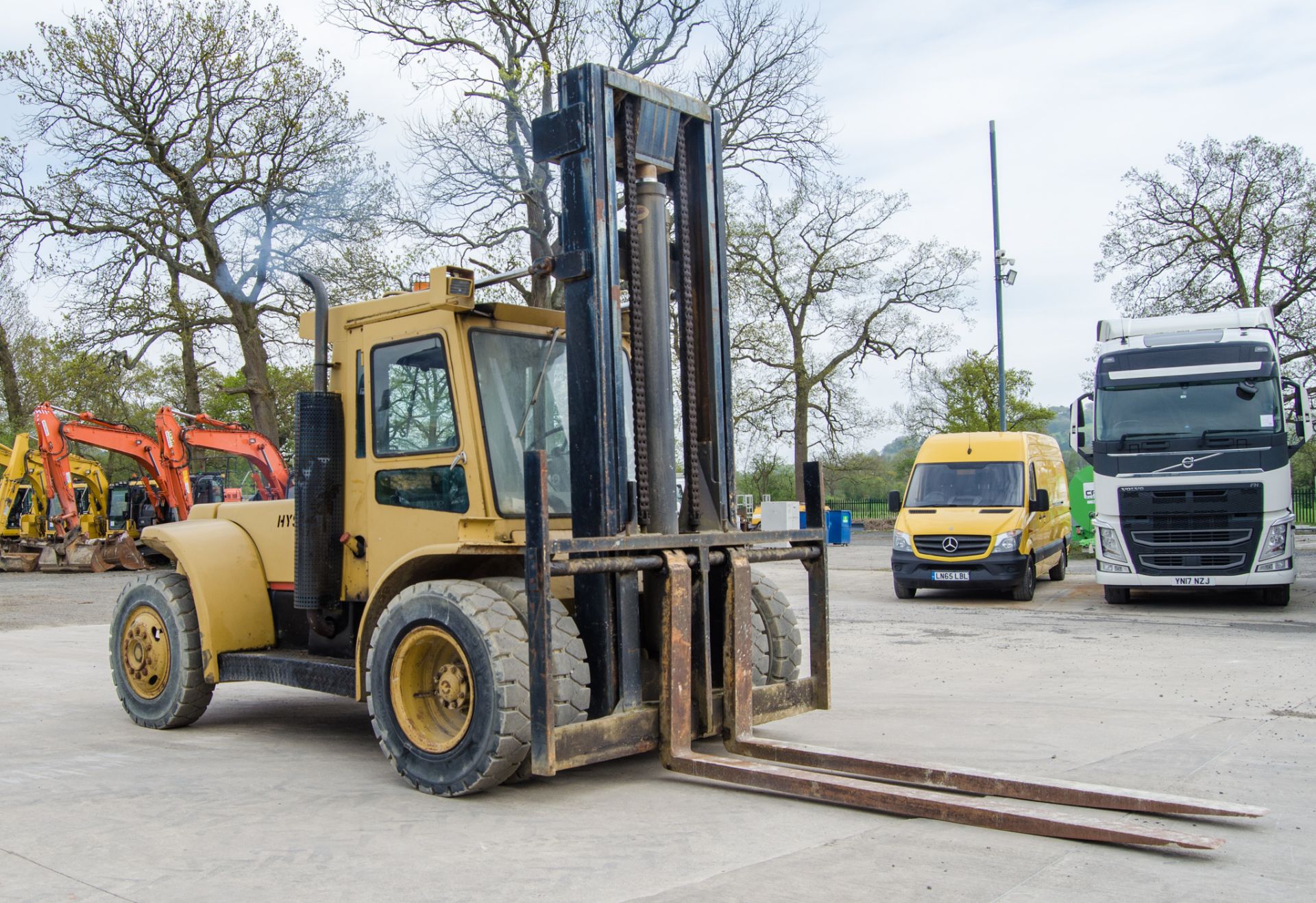 Hyster 10 tonne diesel driven fork lift truck S/N: C7E 1572H Recorded Hours: 1574 ** Engine blue - Image 2 of 19