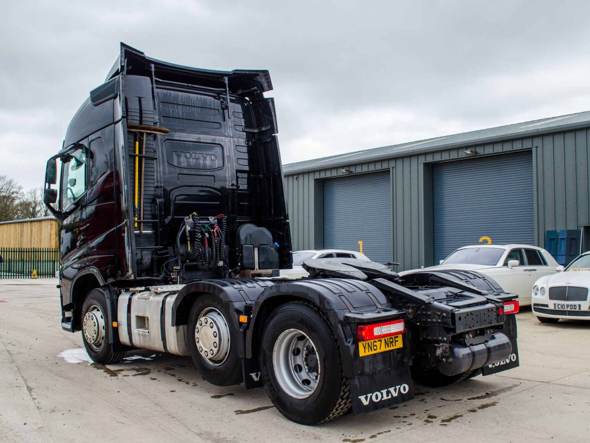 Volvo FH 500 Euro 6 6x2 tractor unit Registration Number: YN67 NRF Date of Registration: 01/11/ - Image 4 of 38