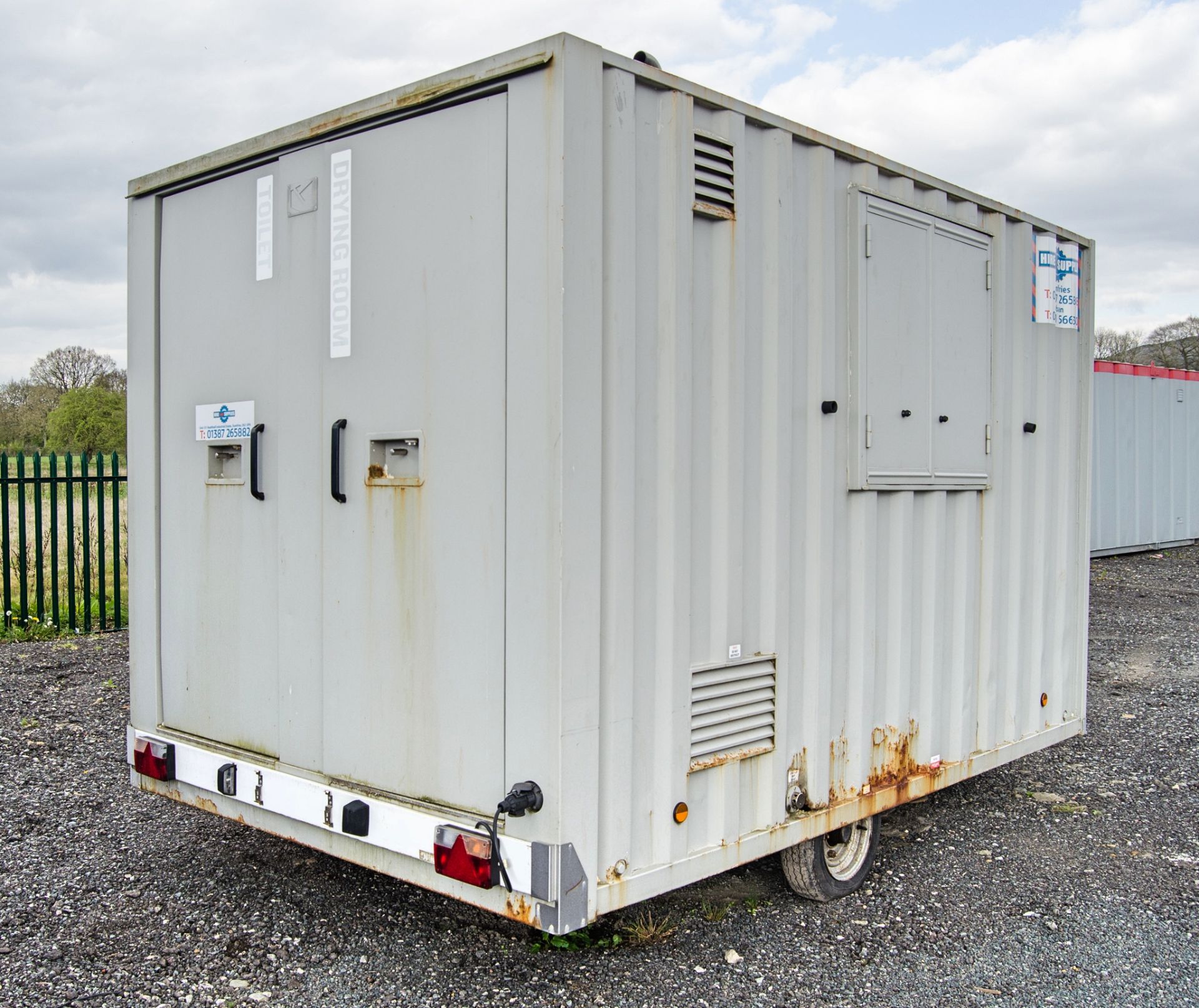 Boss Cabins 12ft x 8ft mobile welfare site unit Comprising of: Canteen area, toilet & generator room - Image 3 of 11