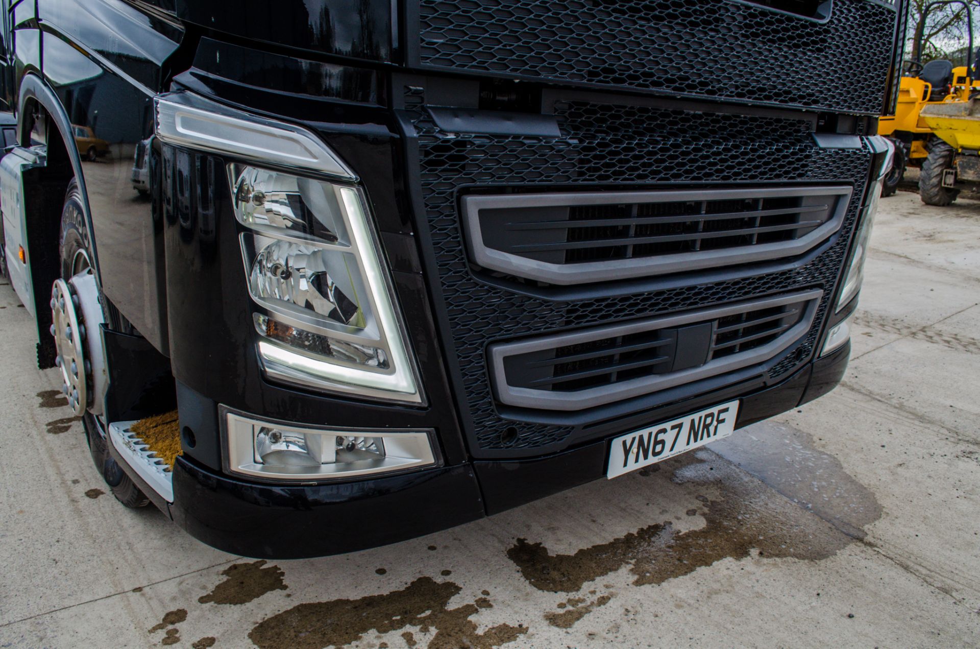 Volvo FH 500 Euro 6 6x2 tractor unit Registration Number: YN67 NRF Date of Registration: 01/11/ - Image 11 of 38