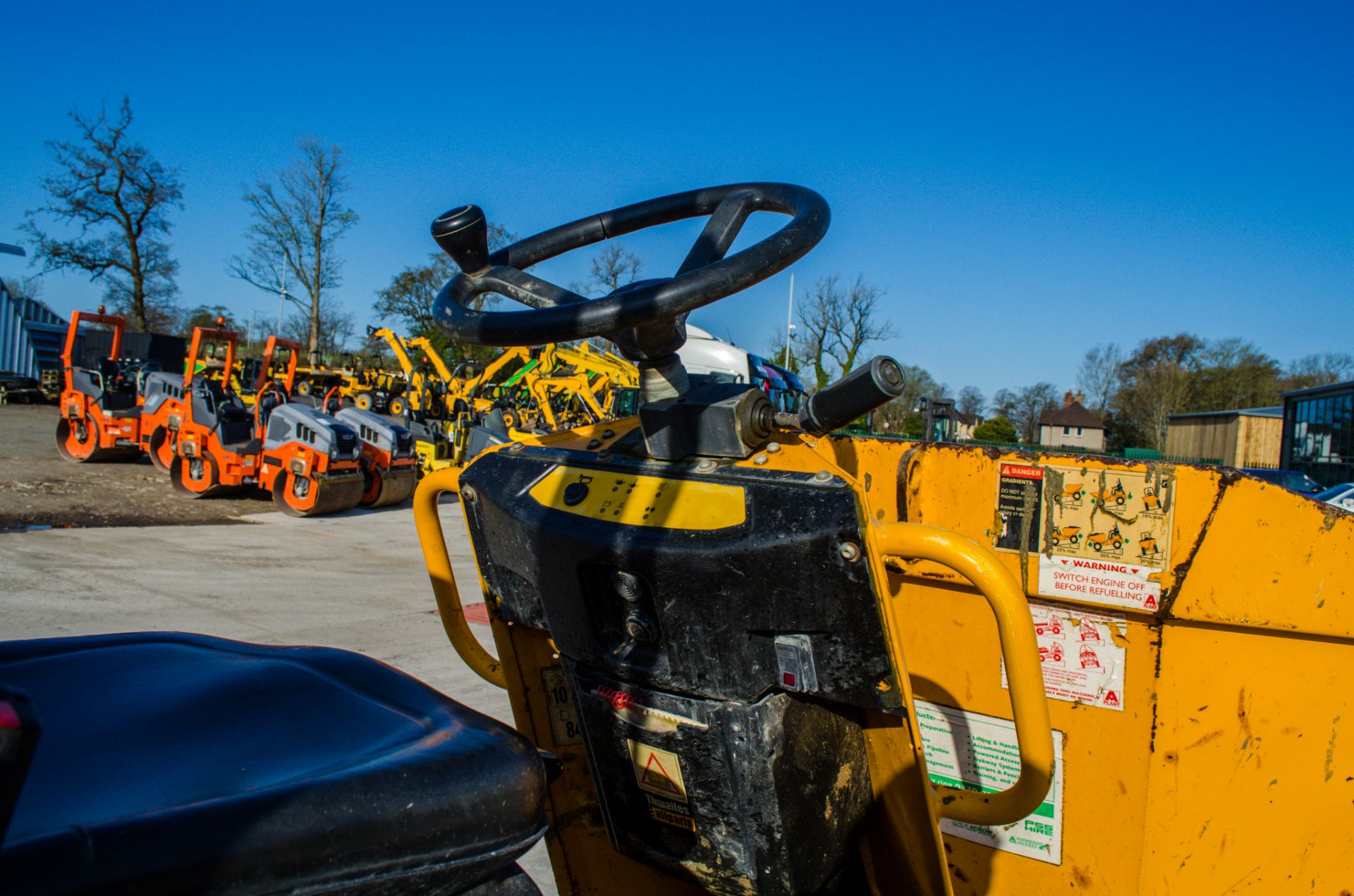 JCB 3 tonne swivel skip dumper Year: 2014 S/N: 09C9947 Recorded Hours: 1363 c/w V5 A638472 - Image 20 of 22