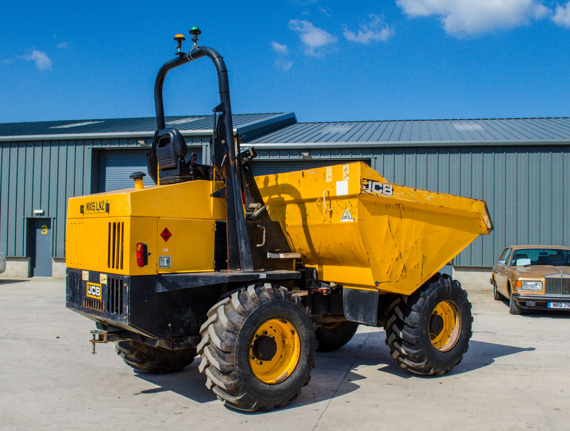 JCB 9TFT 9 tonne straight skip dumper Year: 2015 S/N: FFRM7442 Recorded Hours: 1616 c/w V5 A667157 - Image 4 of 23