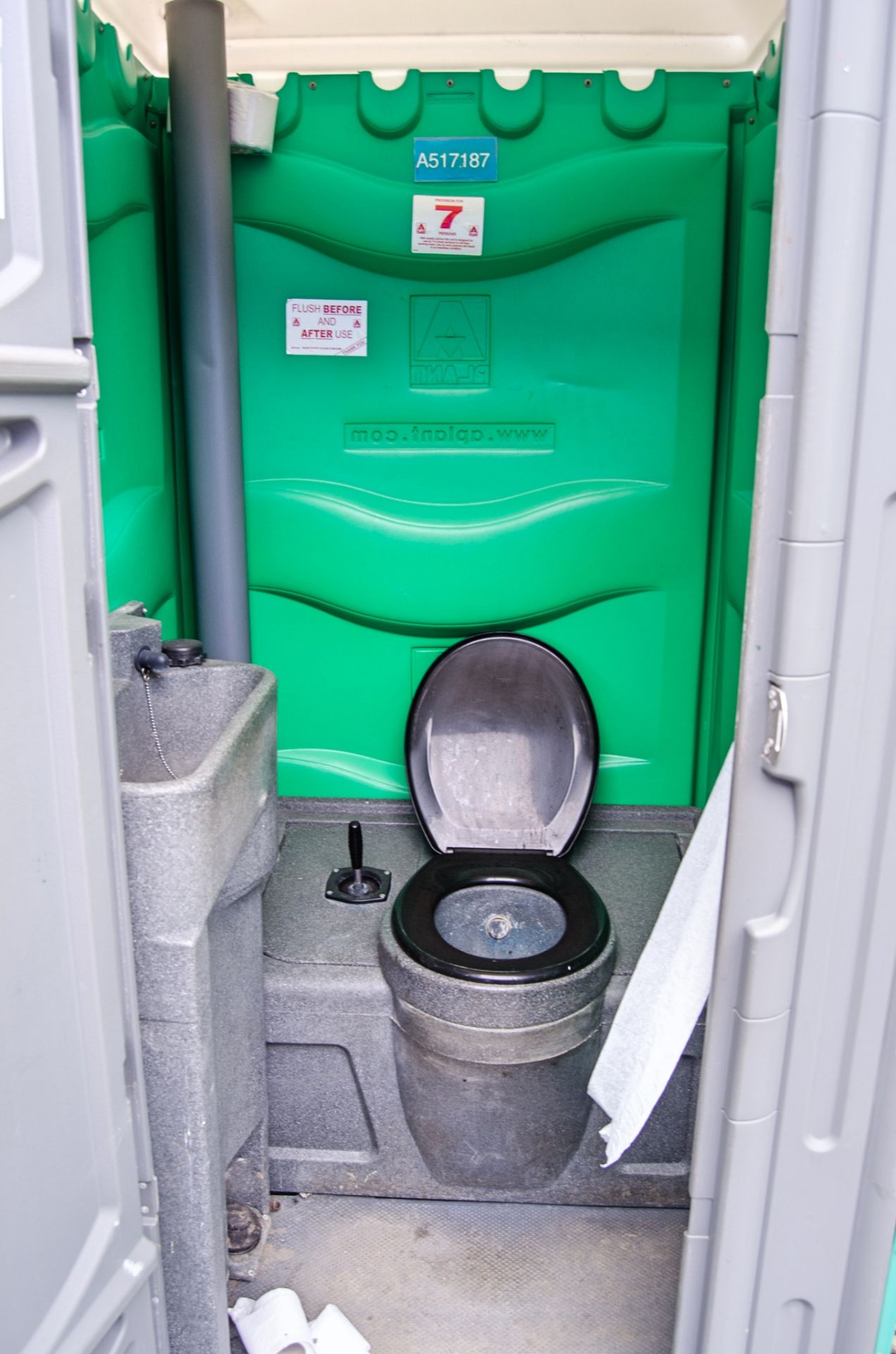 Plastic portable toilet unit A584211 - Image 3 of 3
