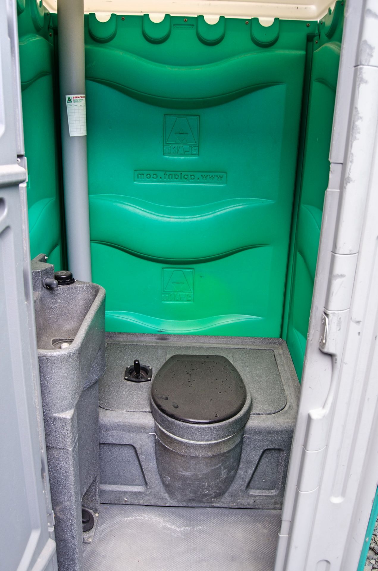 Plastic portable toilet unit A515916 - Image 3 of 3