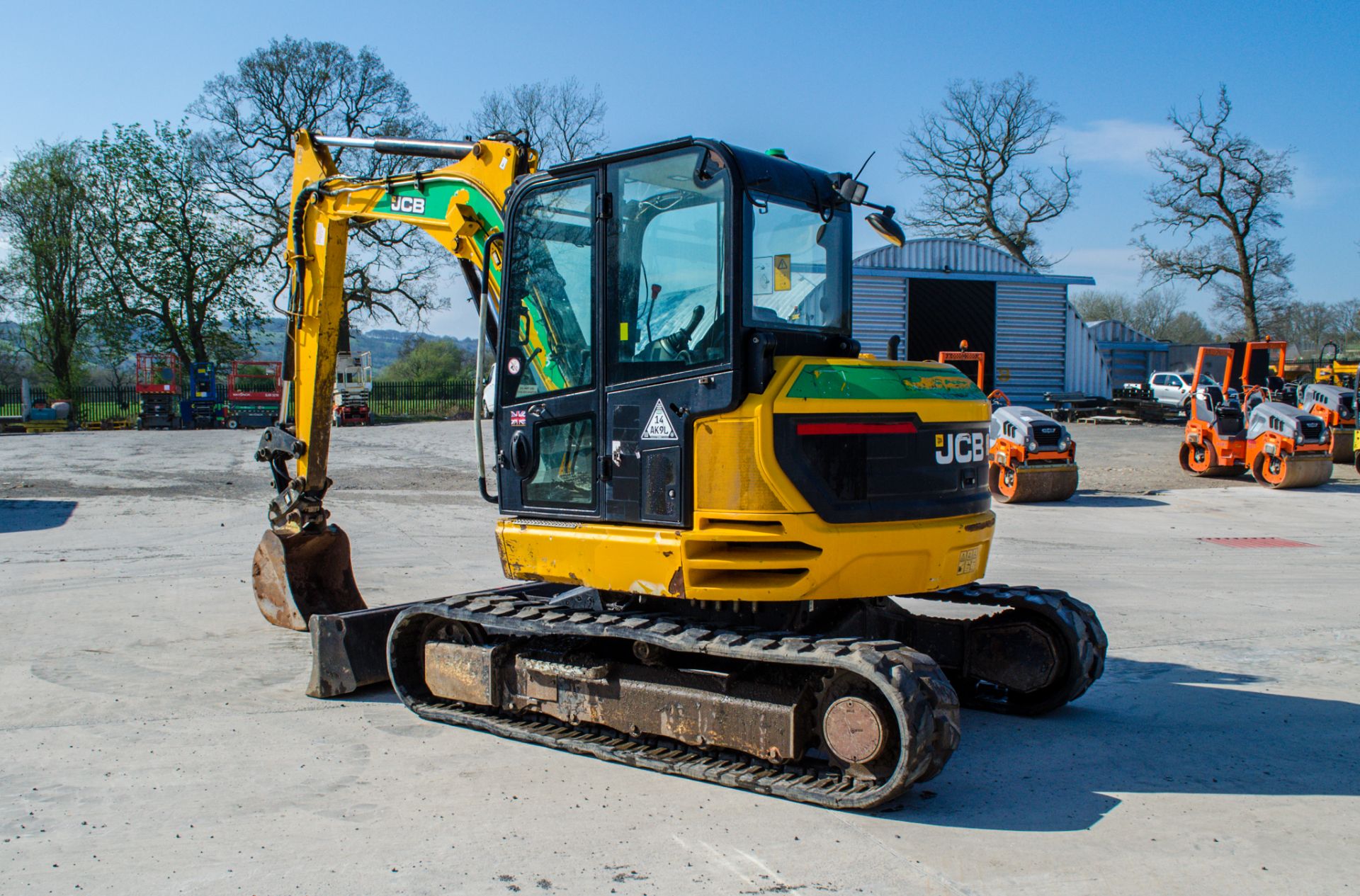 JCB 85Z-1 8.5 tonne rubber tracked midi excavator Year: 2014 S/N: 2248795 Recorded Hours: 5006 - Image 3 of 23