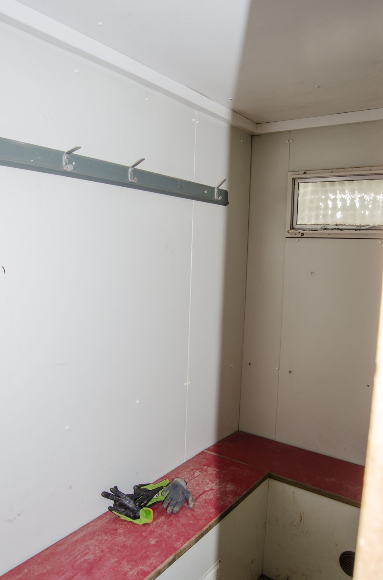 18 ft x 9 ft steel anti vandal welfare site unit Comprising of: canteen area, drying room, - Image 7 of 10