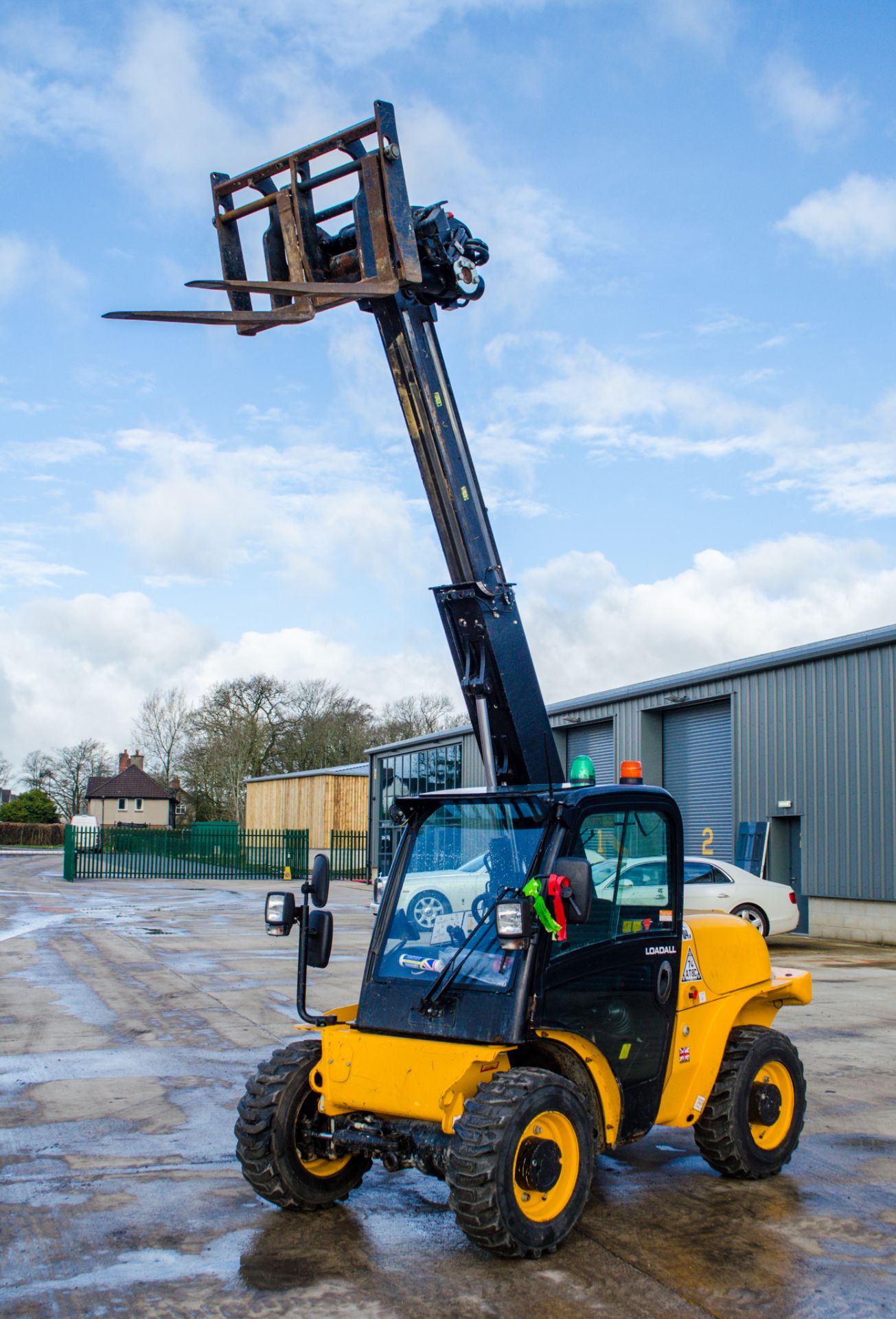 JCB 520-40 4 metre telescopic handler Year: 2018 S/N: 2709081 Recorded Hours: 2862 c/w air con - Image 13 of 18