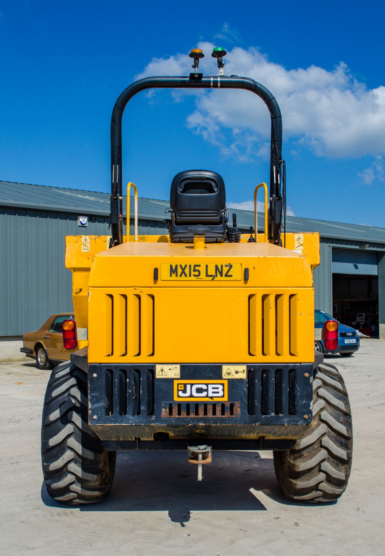 JCB 9TFT 9 tonne straight skip dumper Year: 2015 S/N: FFRM7442 Recorded Hours: 1616 c/w V5 A667157 - Image 6 of 23