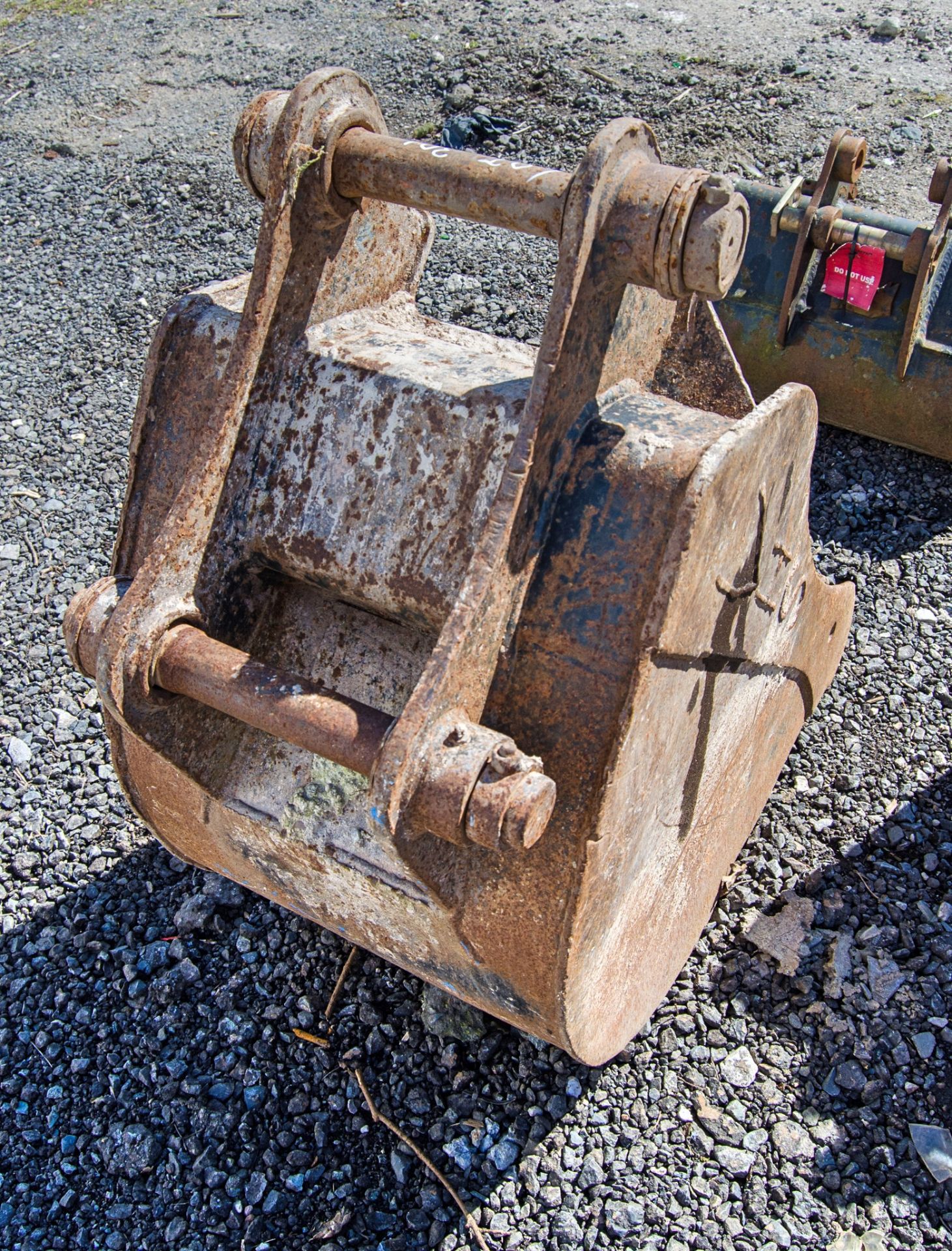 16 inch digging bucket - Image 2 of 2