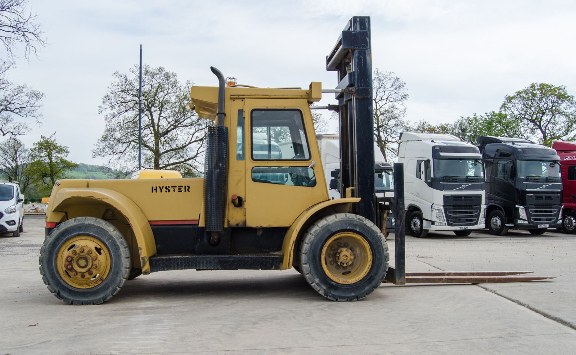 Hyster 10 tonne diesel driven fork lift truck S/N: C7E 1572H Recorded Hours: 1574 ** Engine blue - Image 8 of 19