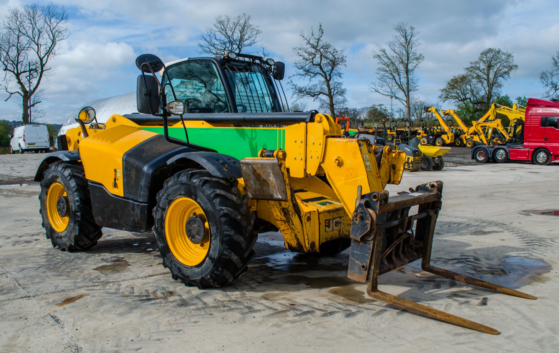 JCB 535-125 12.5 metre telescopic handler  Year: 2014 S/N: 339875 Recorded Hours: 3823 c/w V5 - Image 2 of 24