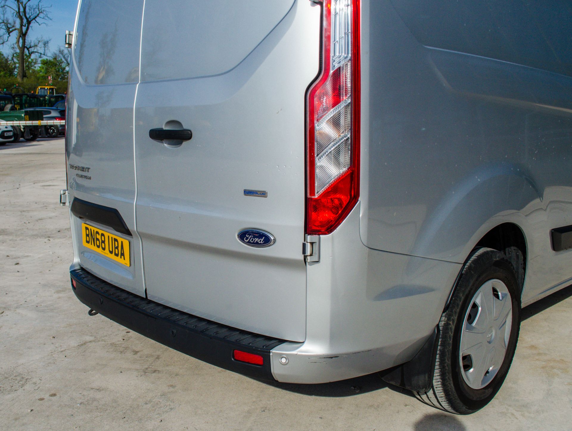 Ford Transit Custom 320 2.0 Hi-Roof panel van  Air Conditioning Registration Number: BN68 UBA Date - Image 18 of 31