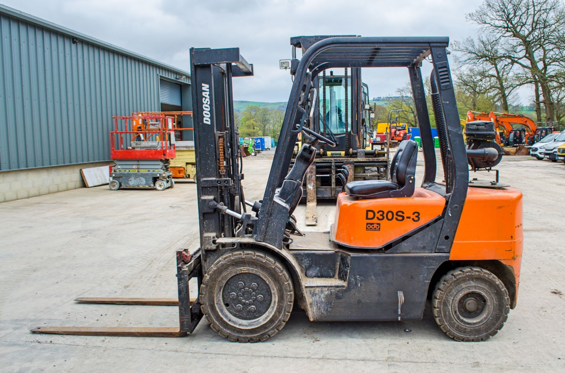 Doosan D30S-3 3 tonne diesel driven fork lift  Year: 2007 S/N: 4748 Recorded Hours: Not - Image 8 of 18