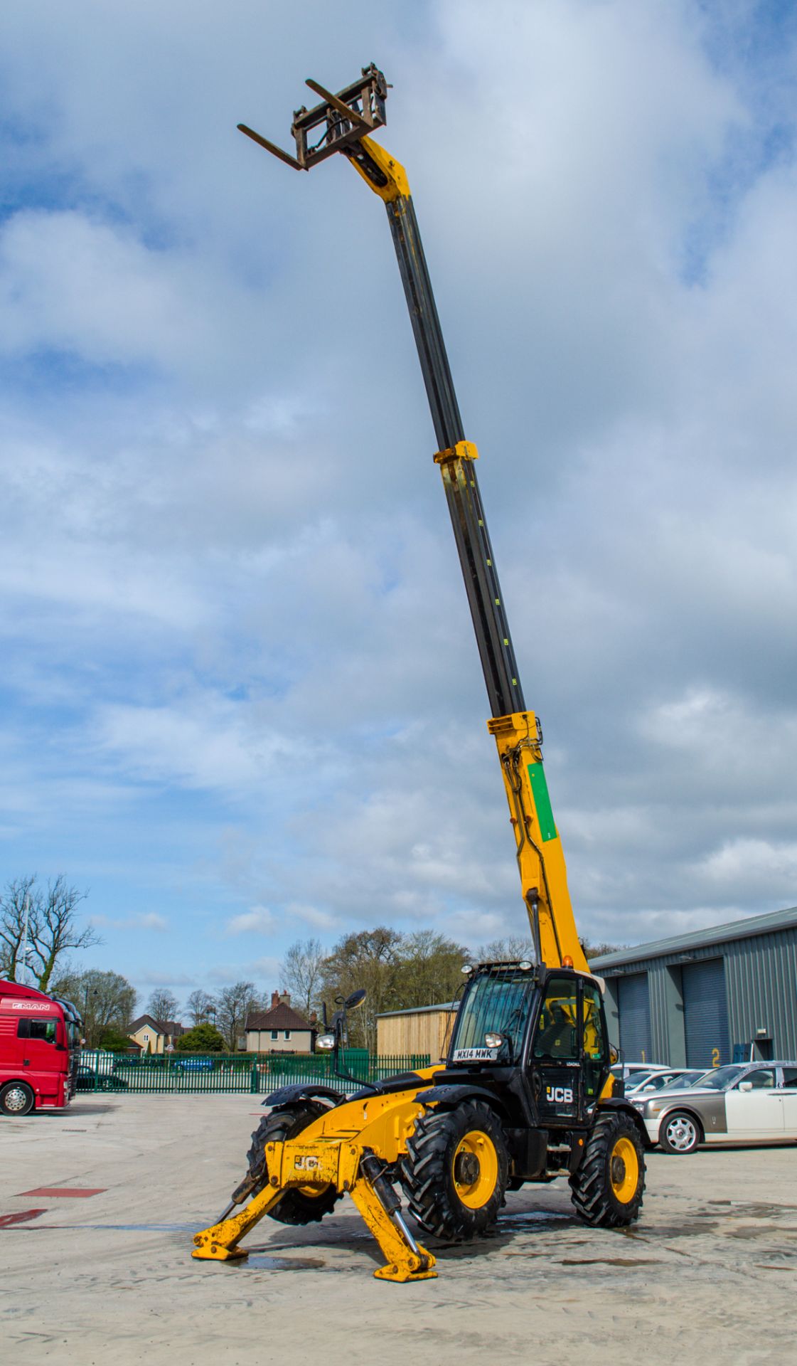 JCB 535-125 12.5 metre telescopic handler  Year: 2014 S/N: 339875 Recorded Hours: 3823 c/w V5 - Image 13 of 24