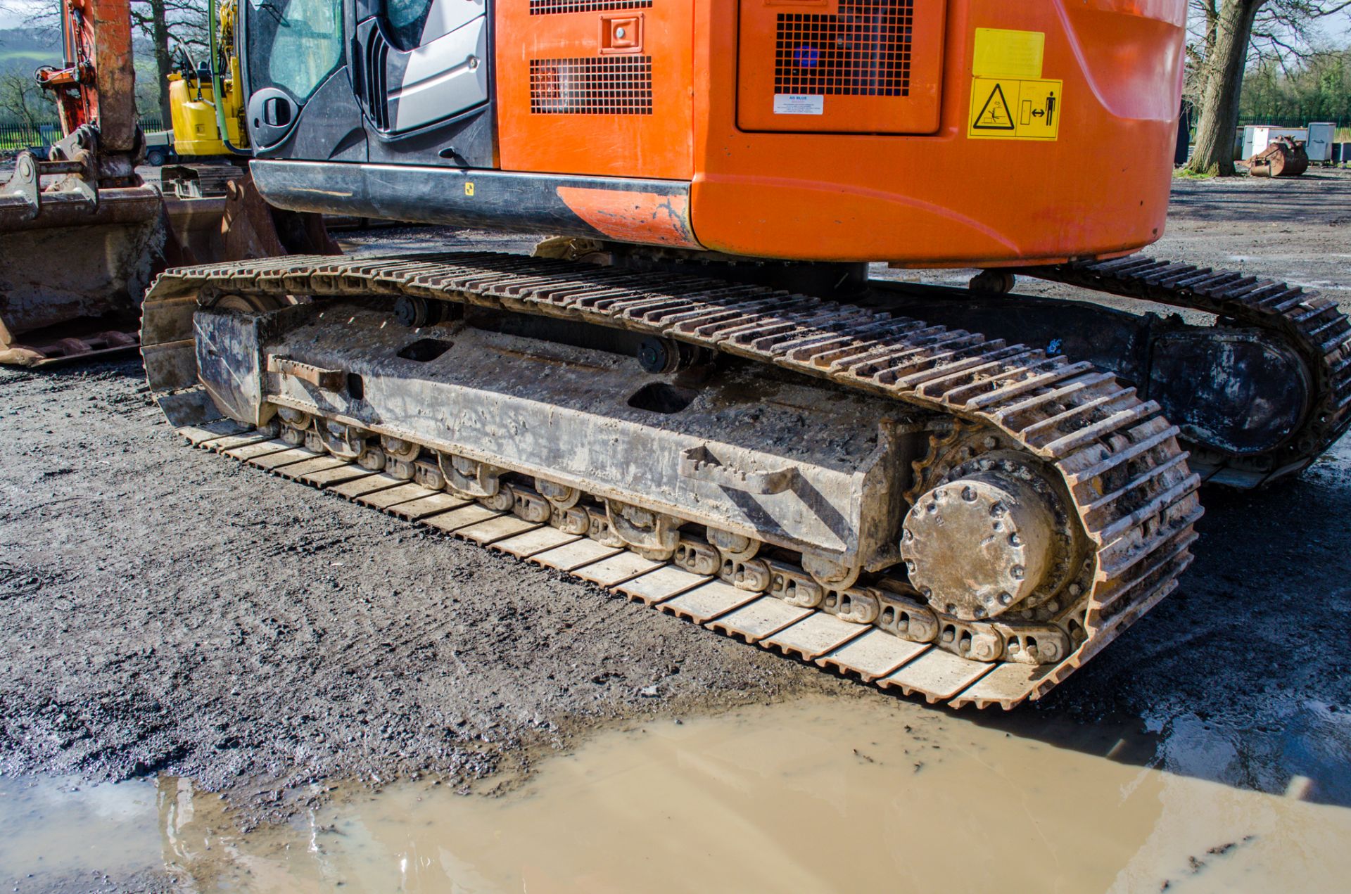 Hitachi ZX225 US-LC 26 tonne steel tracked excavator Year: 2018 S/N: 00500336 Recorded Hours: 6666 - Image 10 of 28