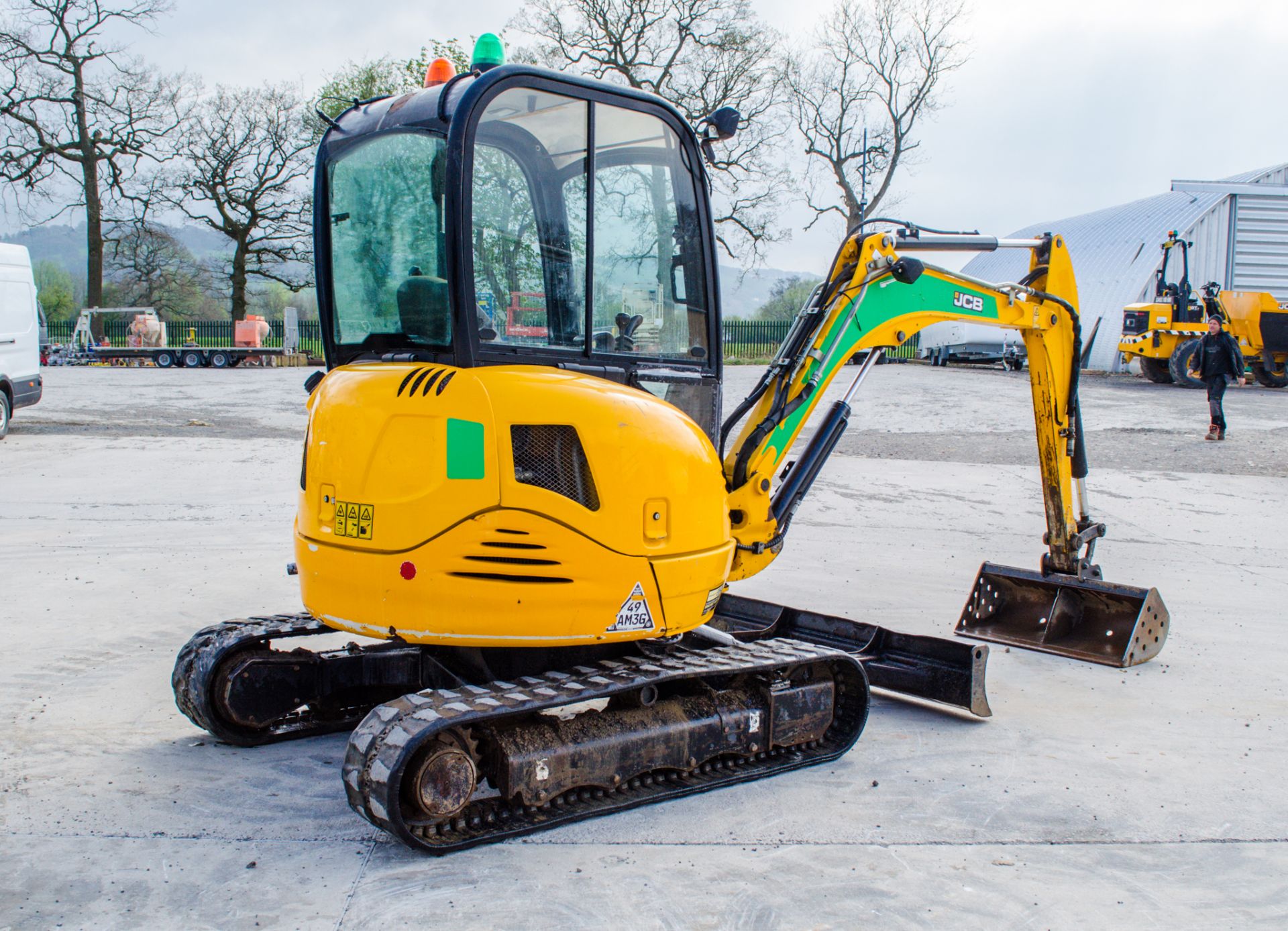 JCB 8030 ZTS 3 tonne rubber tracked mini excavator Year: 2015 S/N: 2432304 Recorded Hours: 2388 - Image 3 of 23