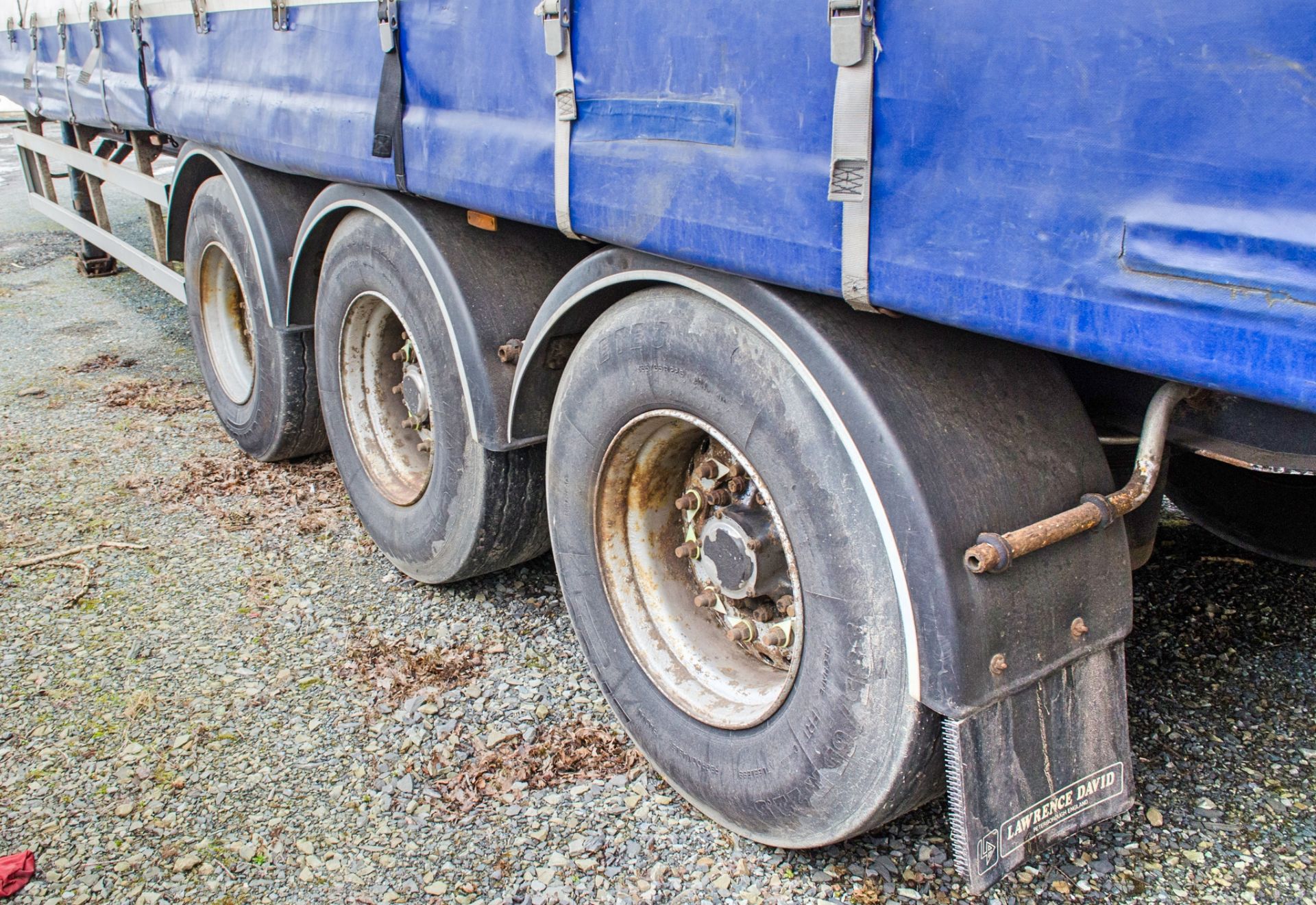 SDC 13.6 metre tri-axle curtain side trailer Year: 2003 Reg Ident: C131442 MOT: Expired - Image 8 of 12