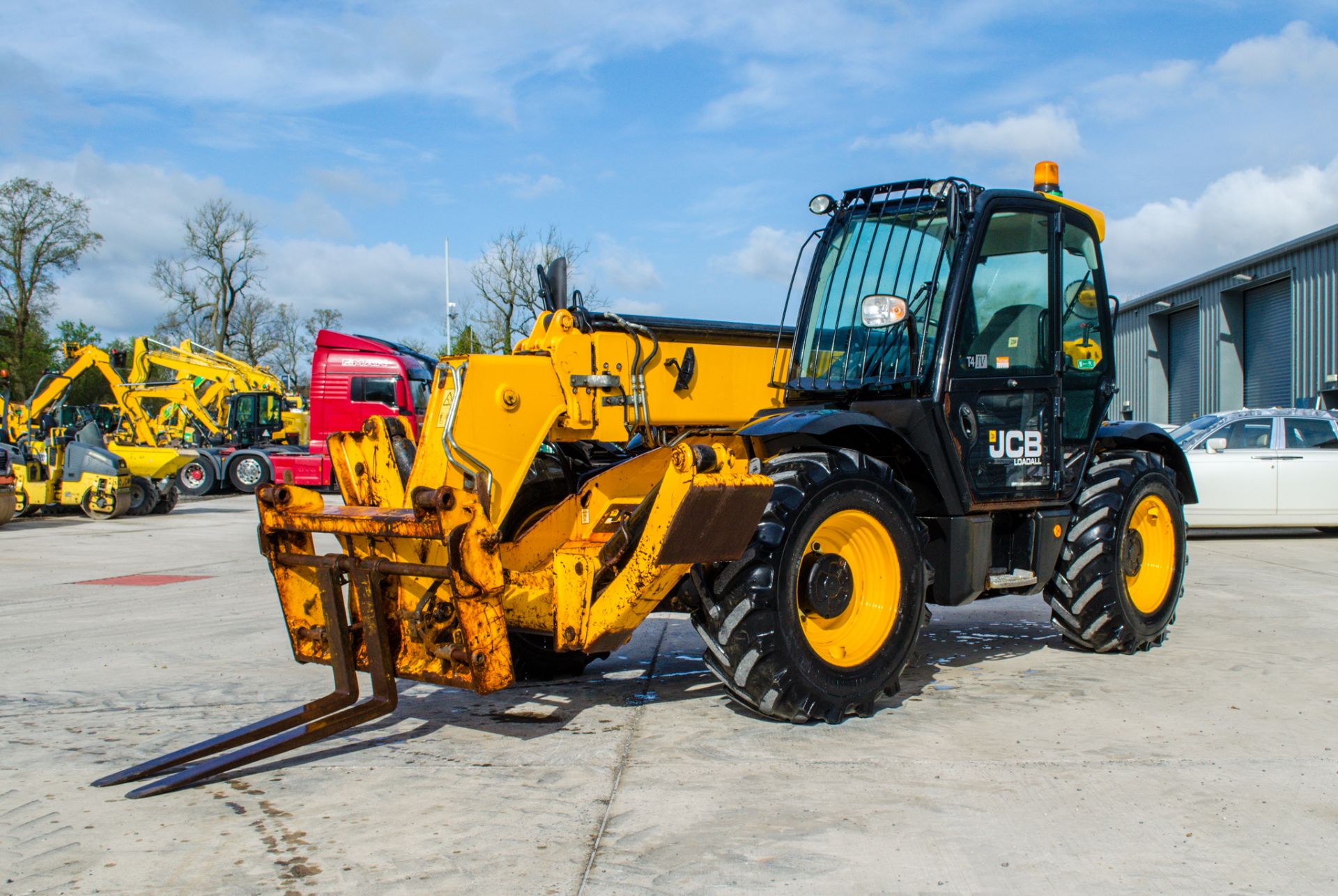 JCB 533-105 10.5 metre telescopic handler  Year: 2017 S/N: 2567198 Recorded Hours: 2072 c/w camera