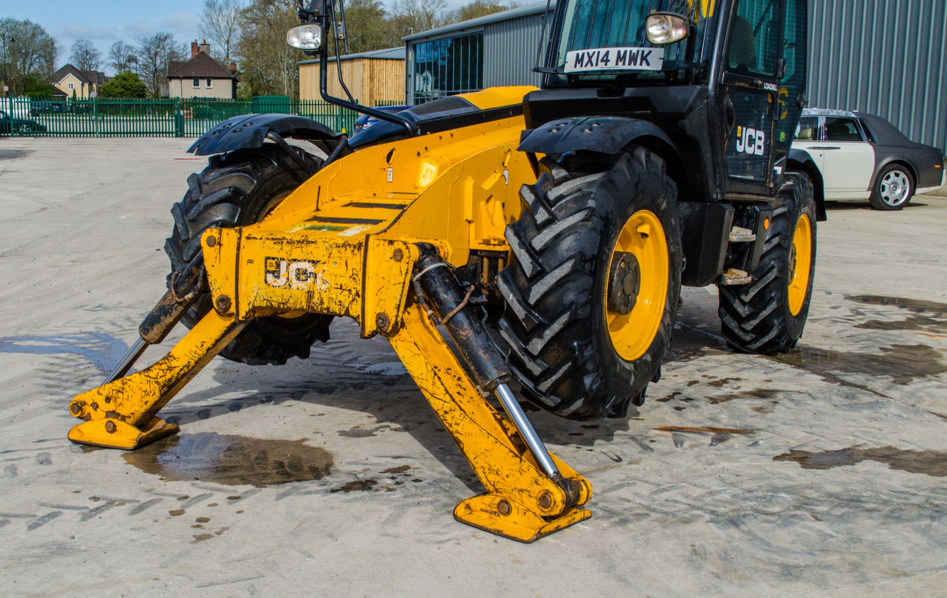 JCB 535-125 12.5 metre telescopic handler  Year: 2014 S/N: 339875 Recorded Hours: 3823 c/w V5 - Image 14 of 24