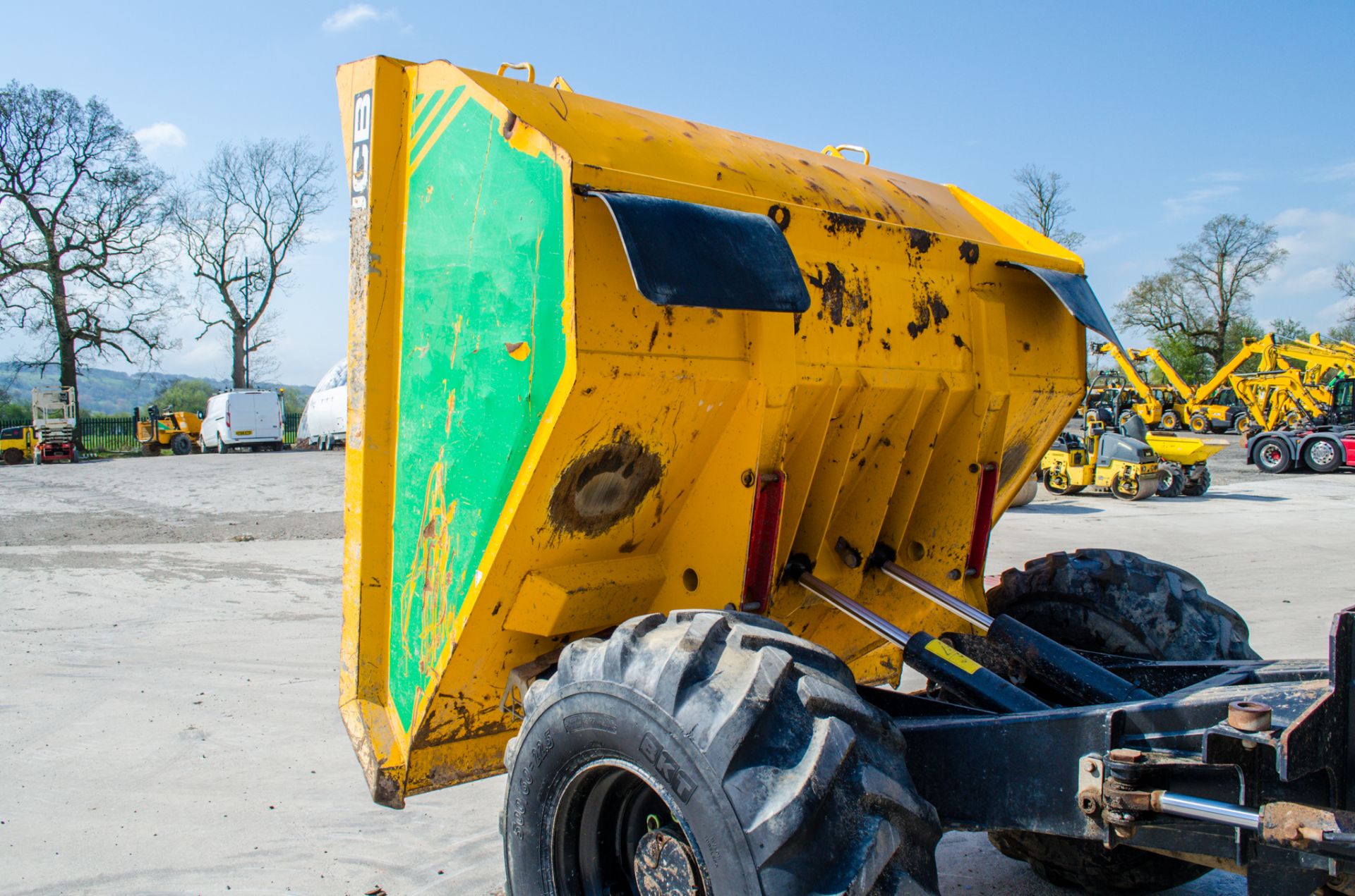 JCB 9 tonne straight skip dumper Year: 2016 S/N: RM0979 Recorded Hours: 1493 c/w V5 A751600 - Image 15 of 21