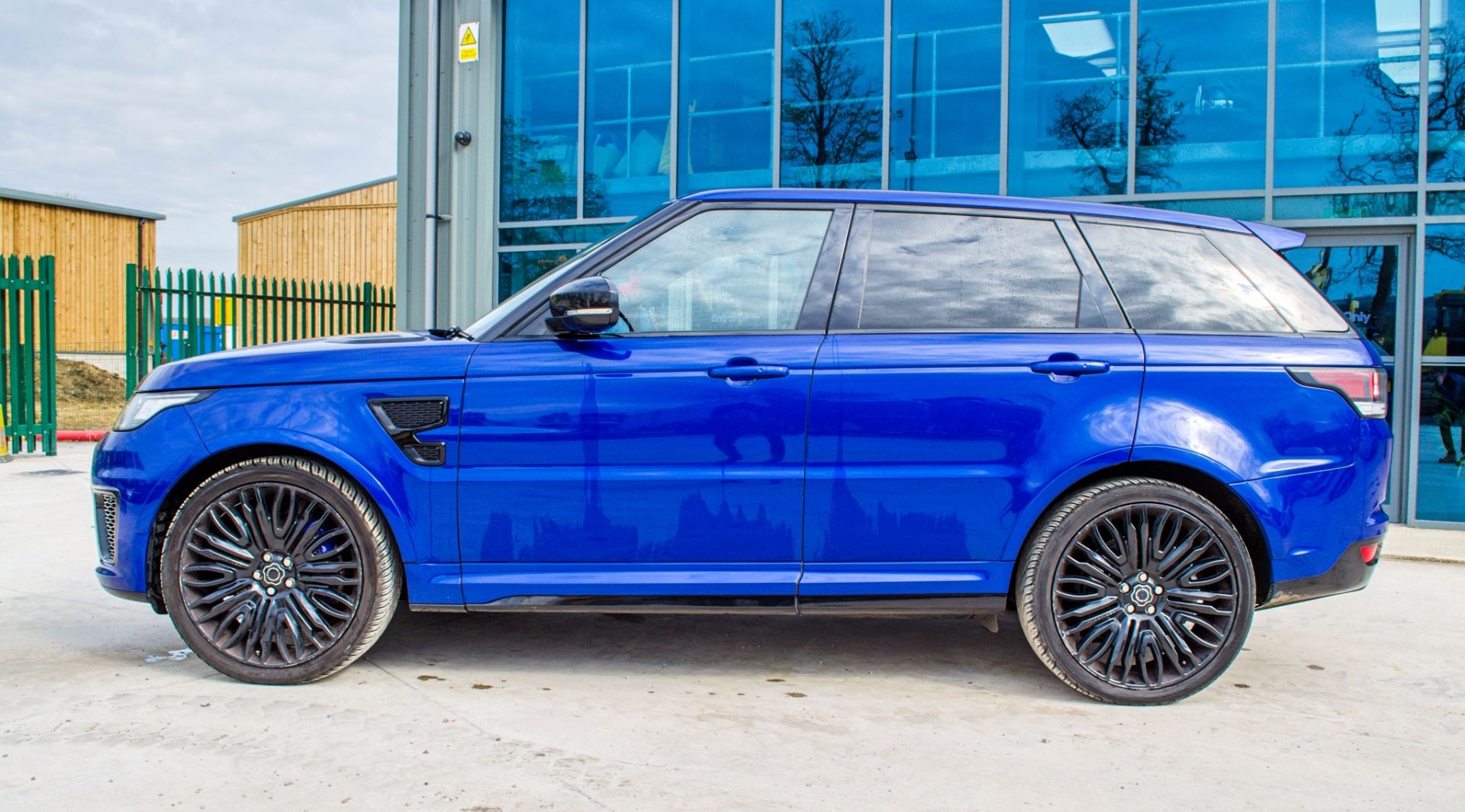 Range Rover Sport SVR V8 supercharged 5.0 petrol SUV  Registration Number: SY15VEV Date of - Image 6 of 42