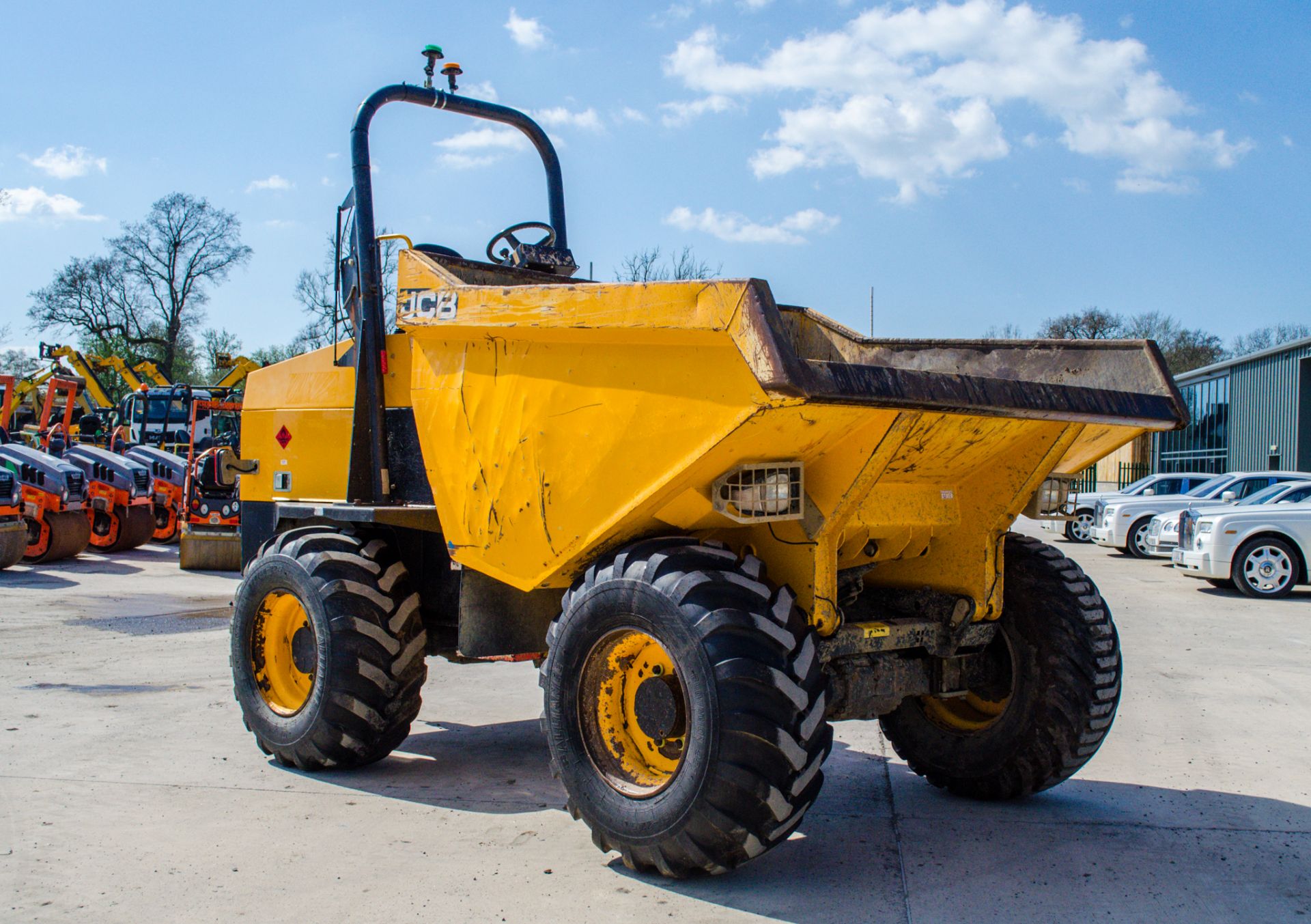 JCB 9TFT 9 tonne straight skip dumper Year: 2015 S/N: FFRM7442 Recorded Hours: 1616 c/w V5 A667157 - Image 2 of 23