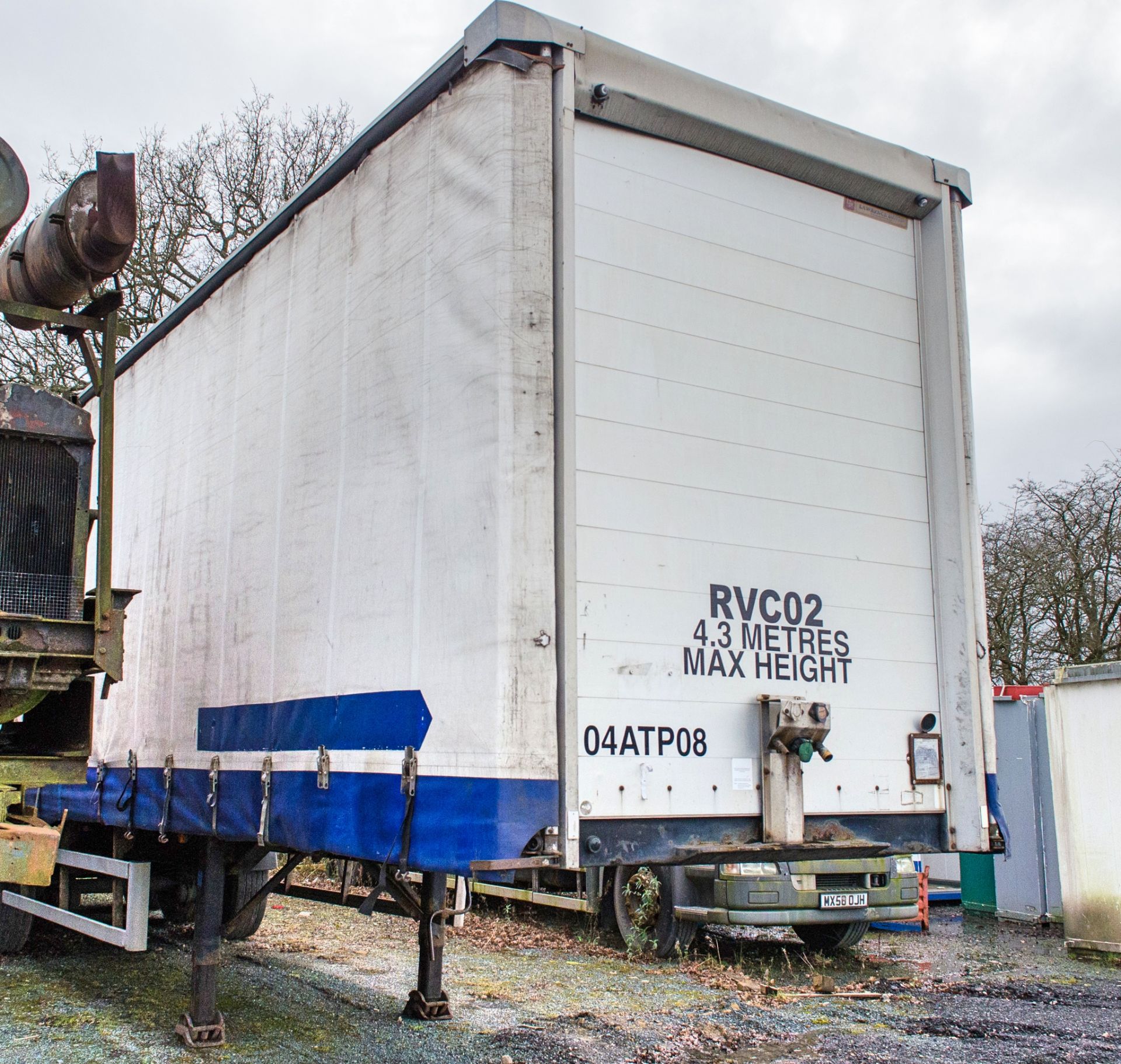 SDC 13.6 metre tri-axle curtain side trailer Year: 2003 Reg Ident: C131442 MOT: Expired - Image 2 of 12