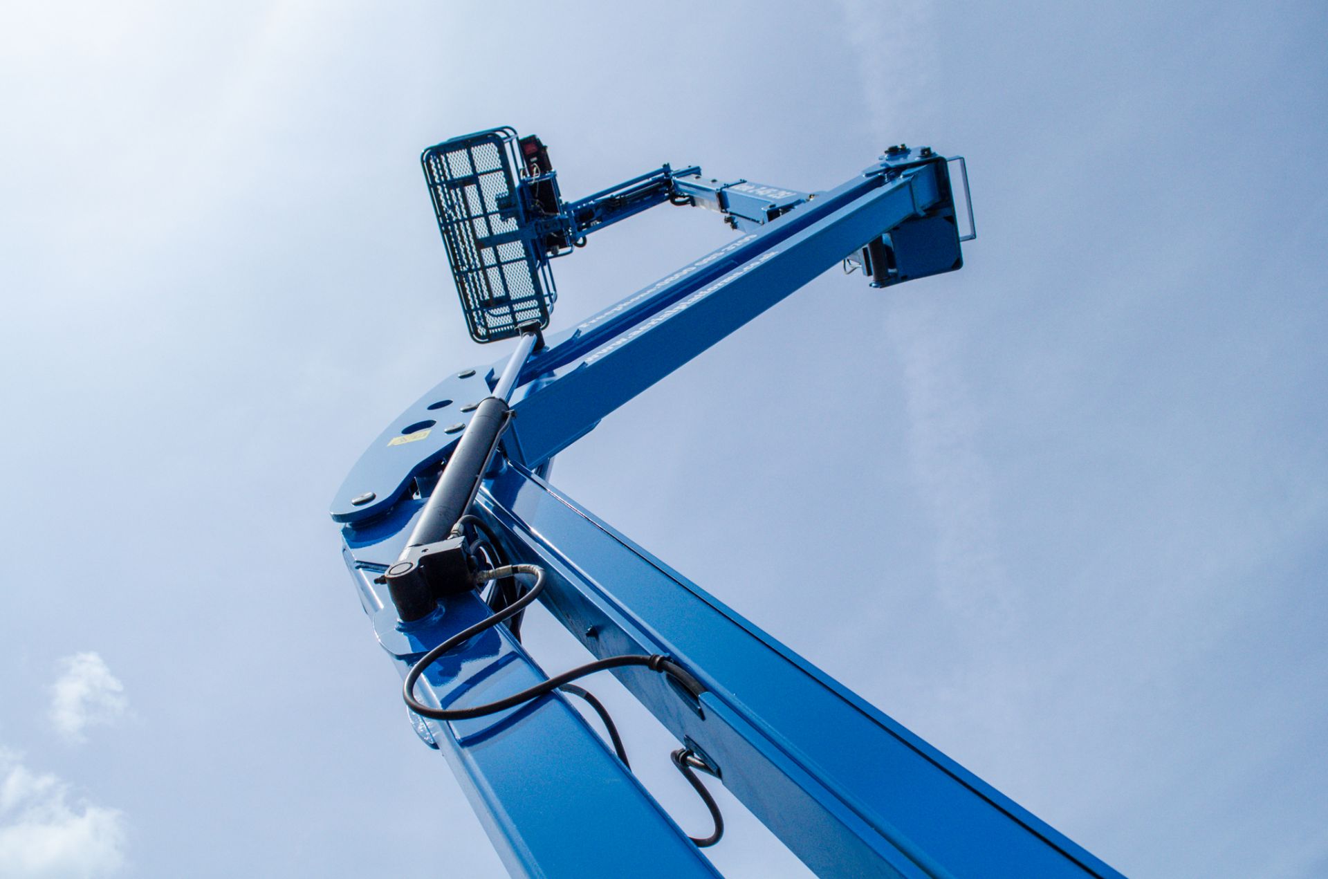 Genie Z-45-125J diesel driven articulated boom access platform Year: 2016 S/N: 16M-5565 Recorded - Image 14 of 23