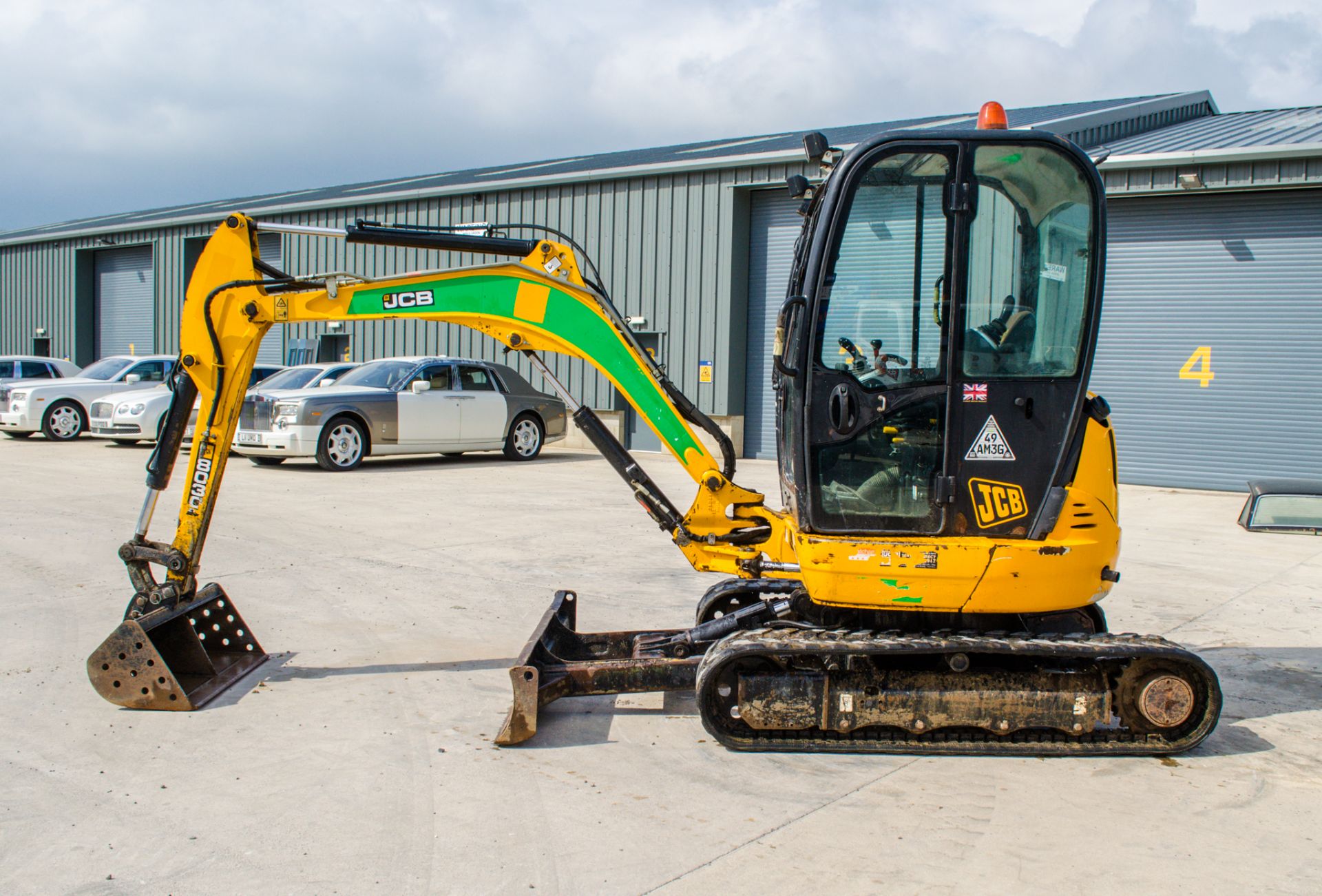 JCB 8030 ZTS 3 tonne rubber tracked mini excavator Year: 2015 S/N: 2432304 Recorded Hours: 2388 - Image 7 of 23