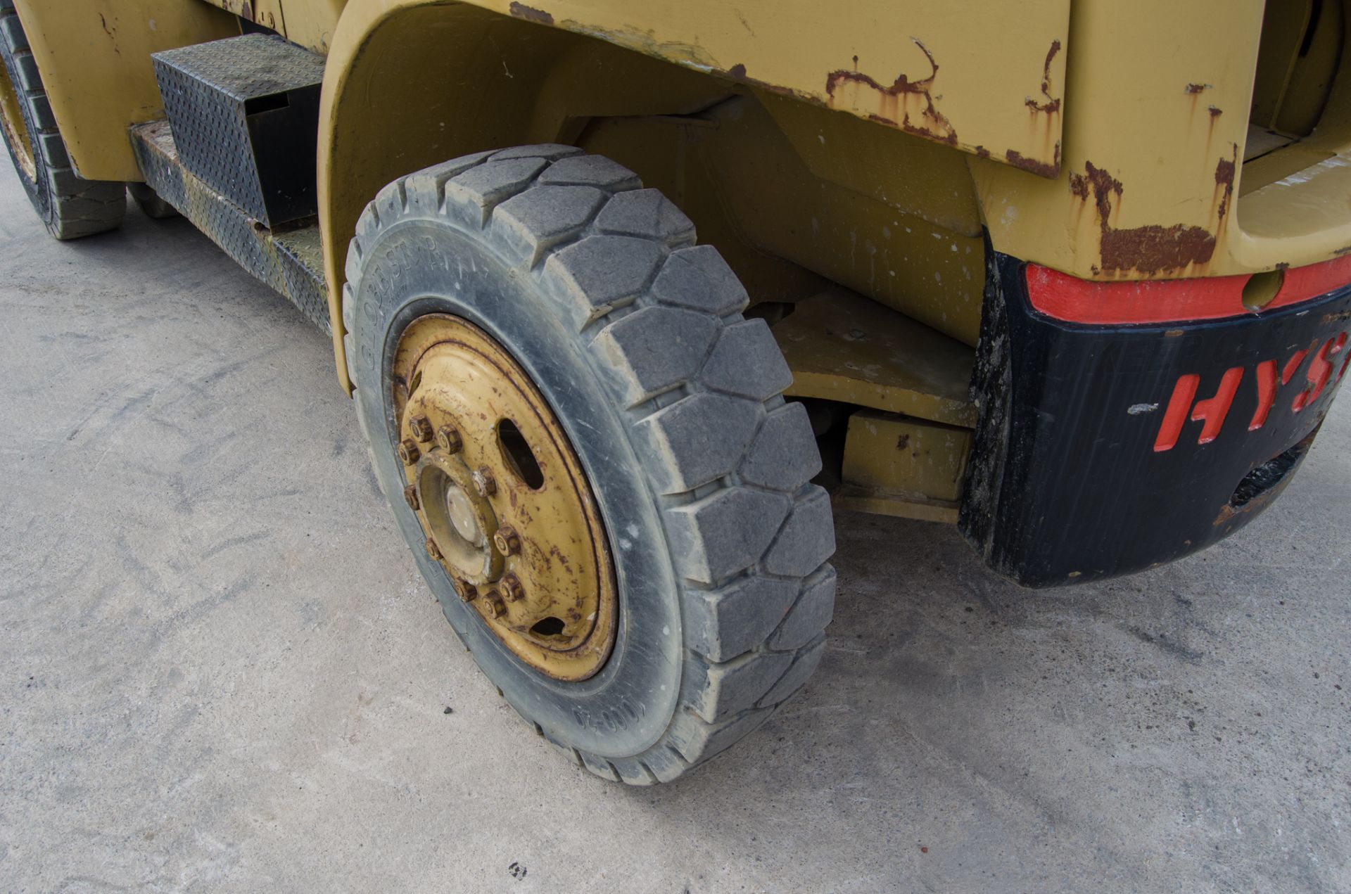 Hyster 10 tonne diesel driven fork lift truck S/N: C7E 1572H Recorded Hours: 1574 ** Engine blue - Image 13 of 19